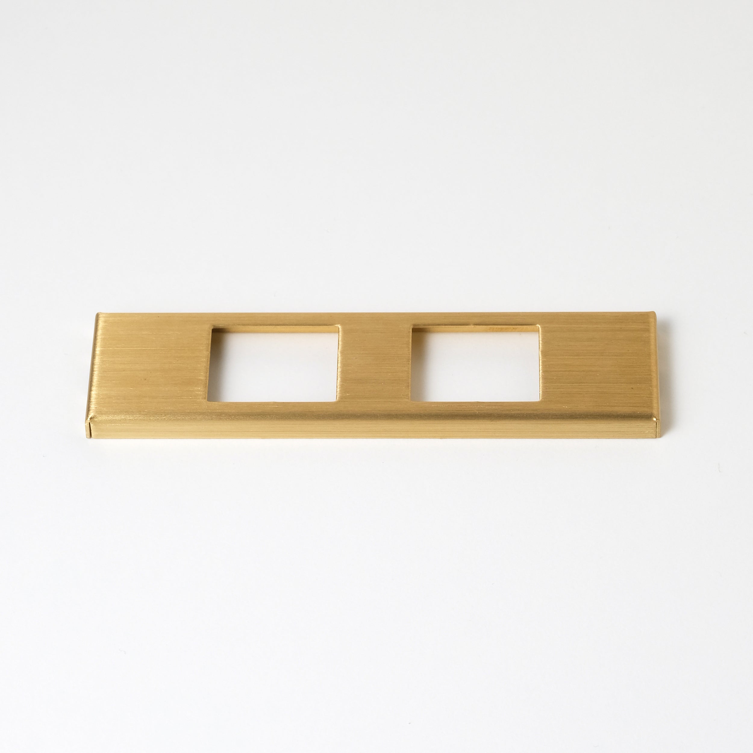 コンセンティック 真鍮ヘアライン プレート 家具用プレート2口用