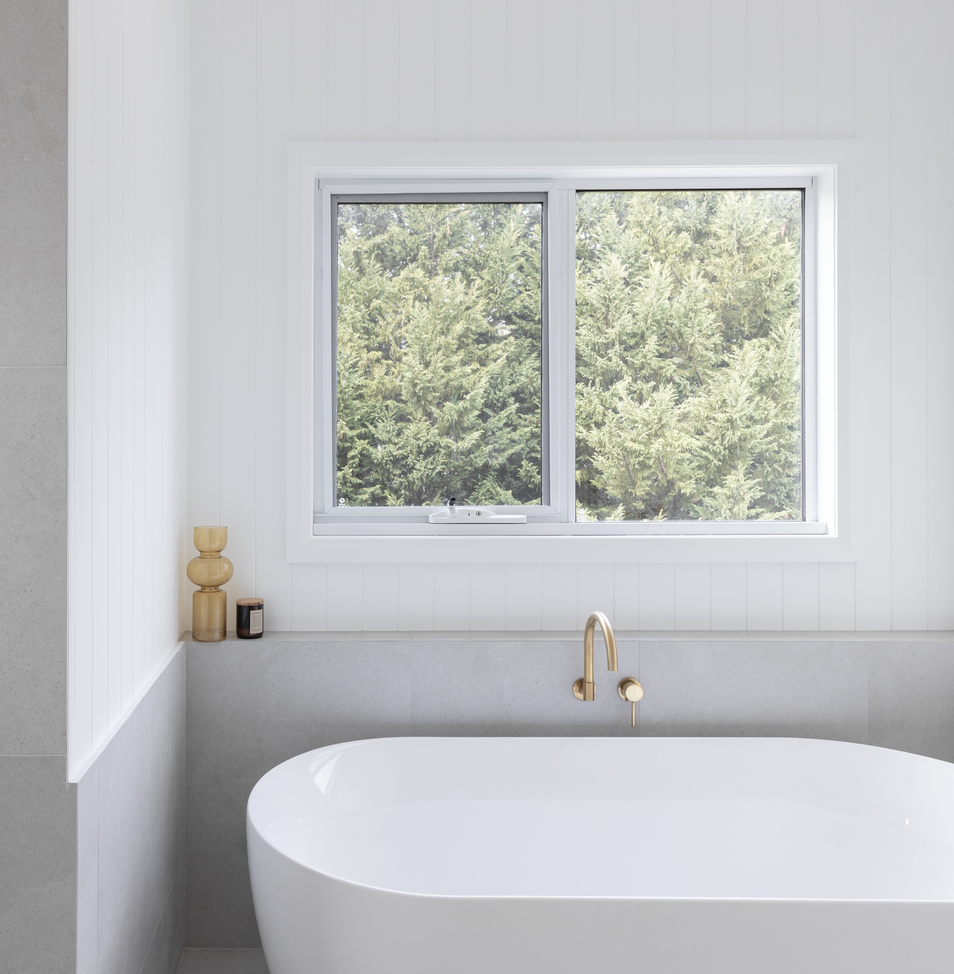 グースネックスイベル壁掛けバススパウト 真鍮