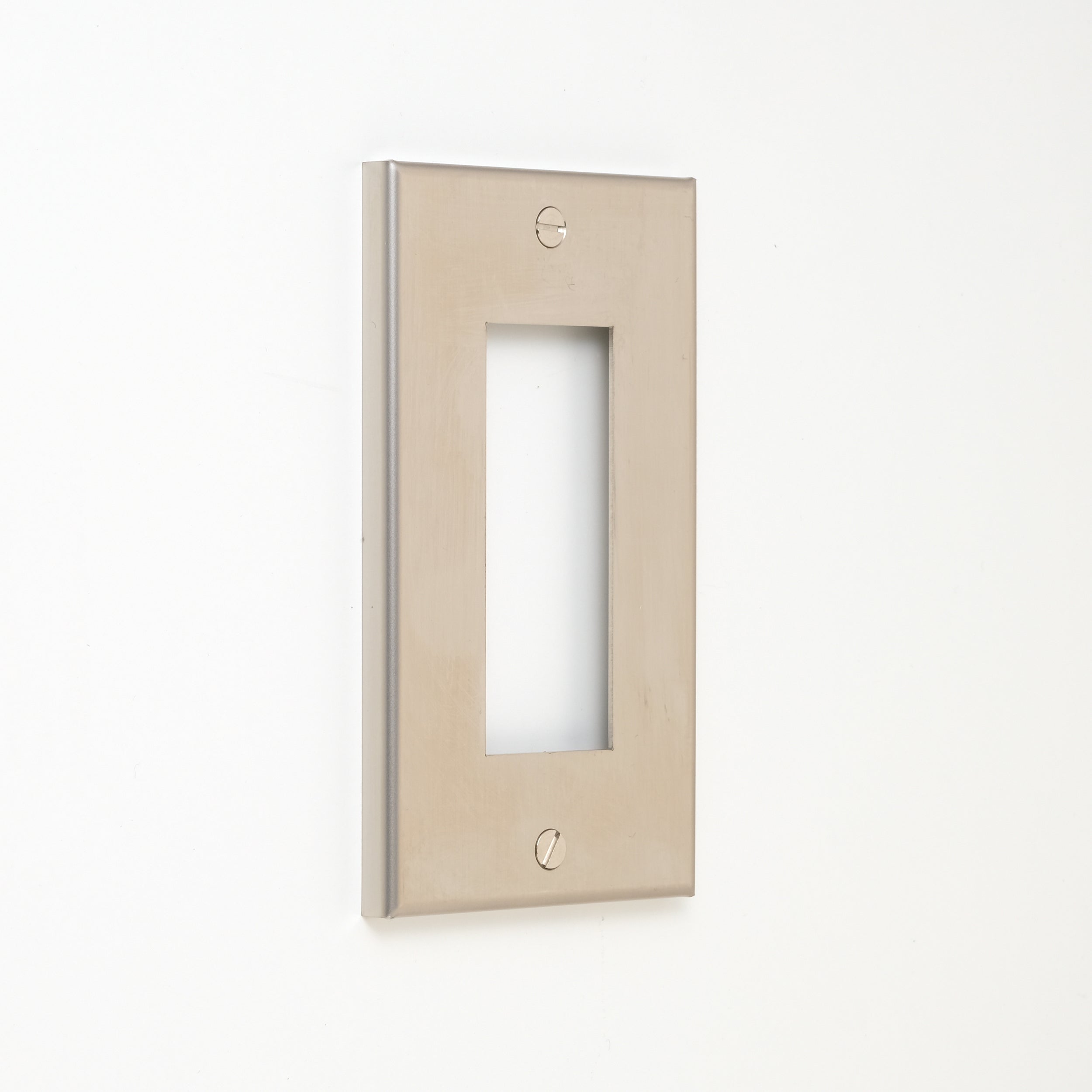 コンセンティック ステンレスヘアライン プレート1連3口用