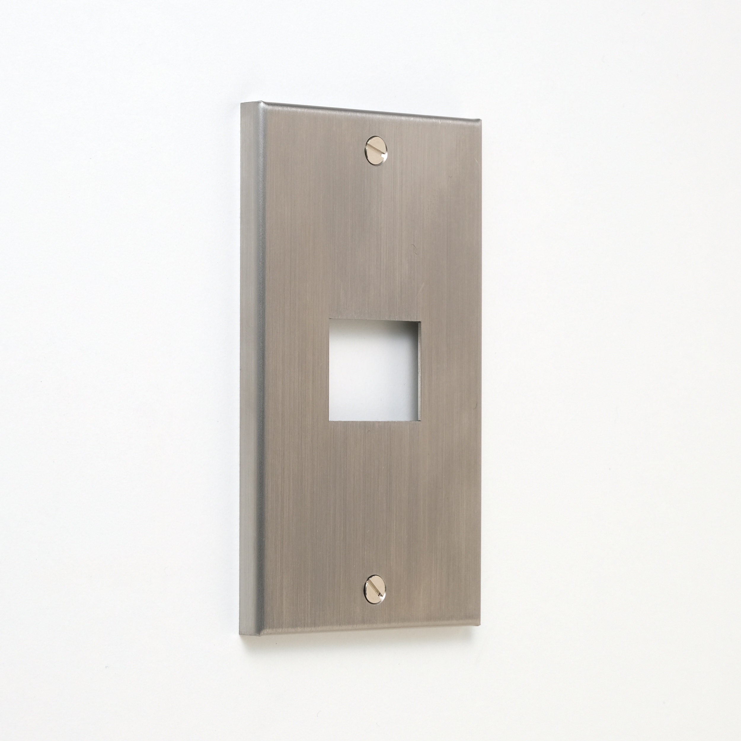 コンセンティック ステンレスヘアライン プレート1連1口用