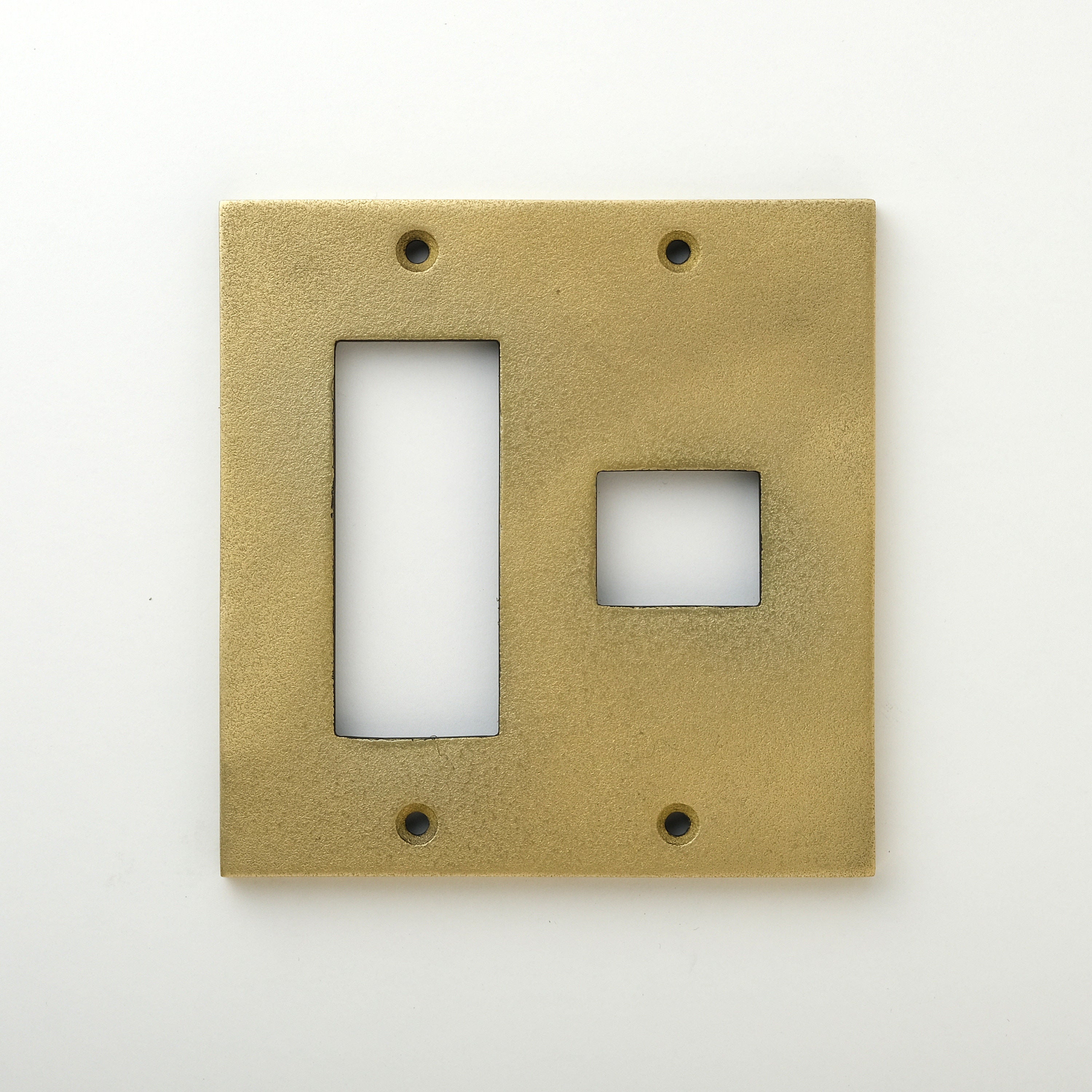 METAL PLATE 鋳肌 真鍮 2連1口＋3口