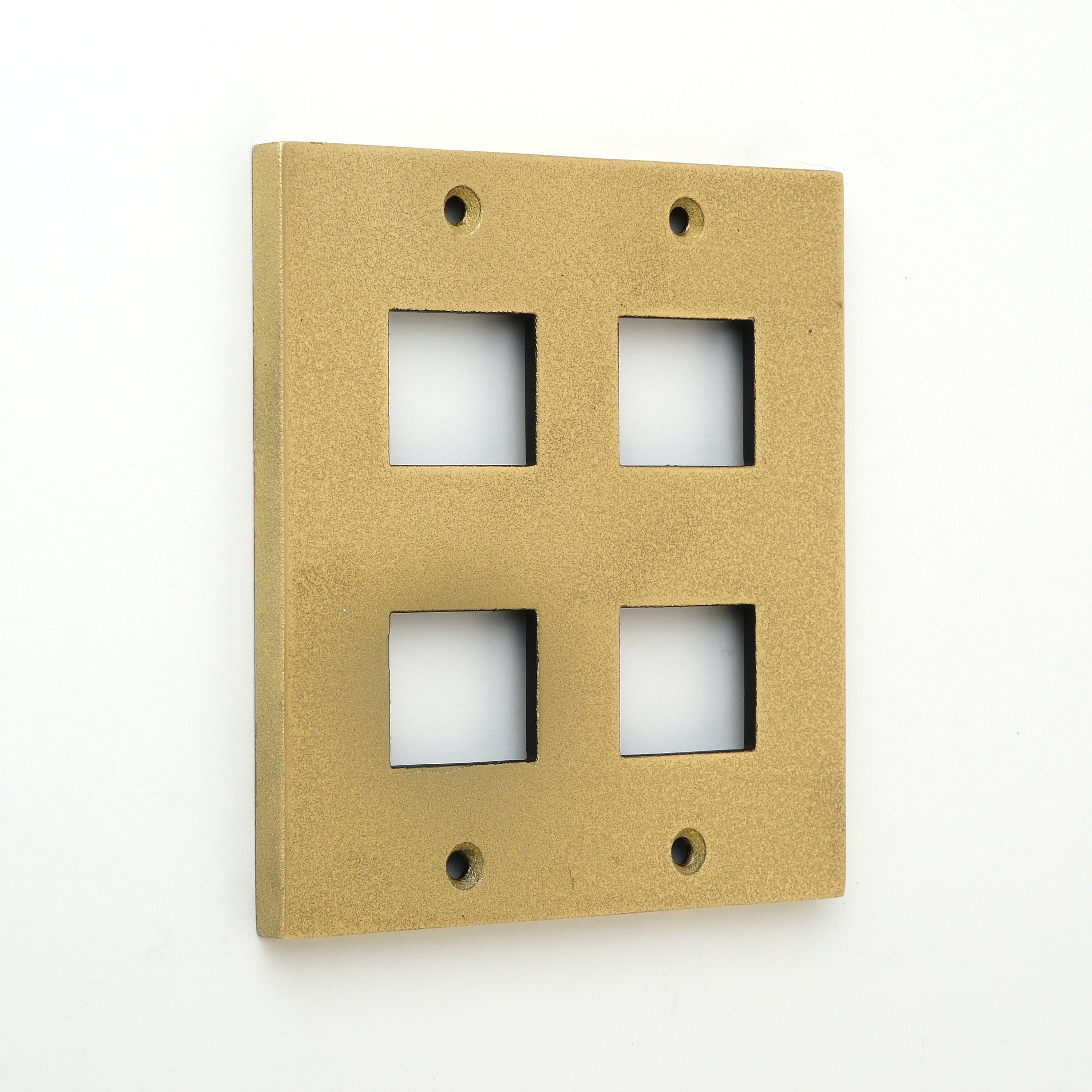 METAL PLATE 鋳肌 真鍮 2連2口＋2口