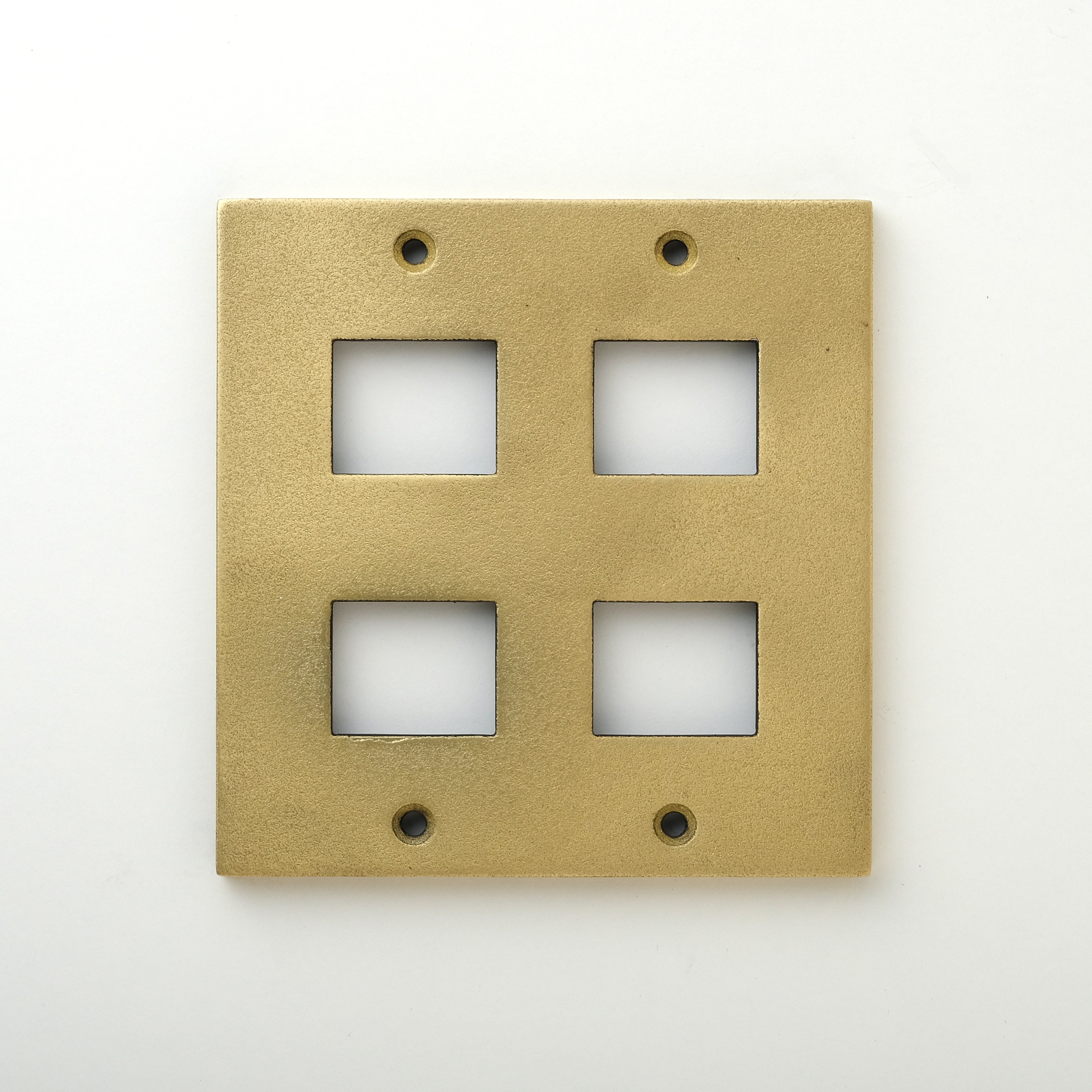 METAL PLATE 鋳肌 真鍮 2連2口＋2口