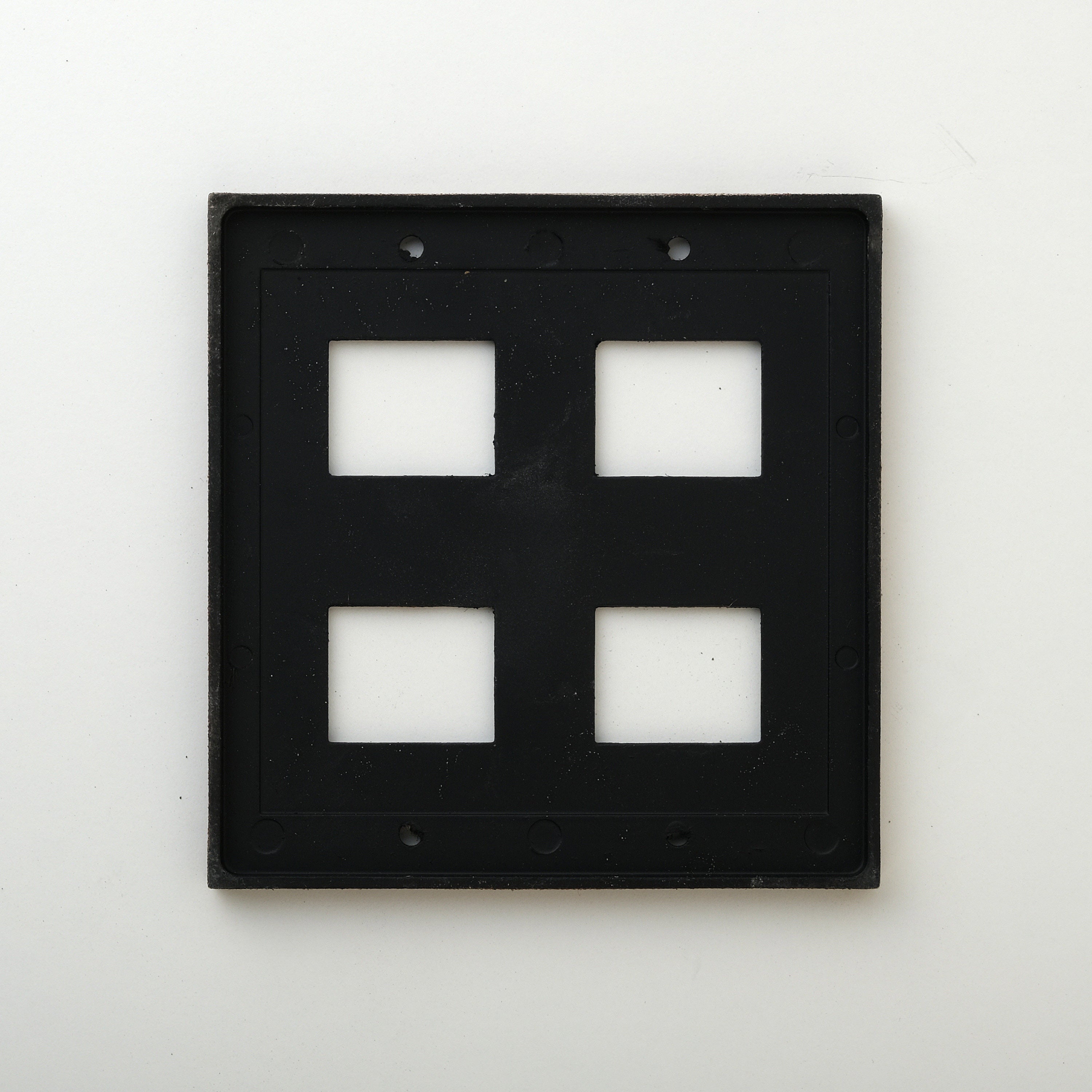 METAL PLATE 鋳肌 鉄 2連2口＋2口