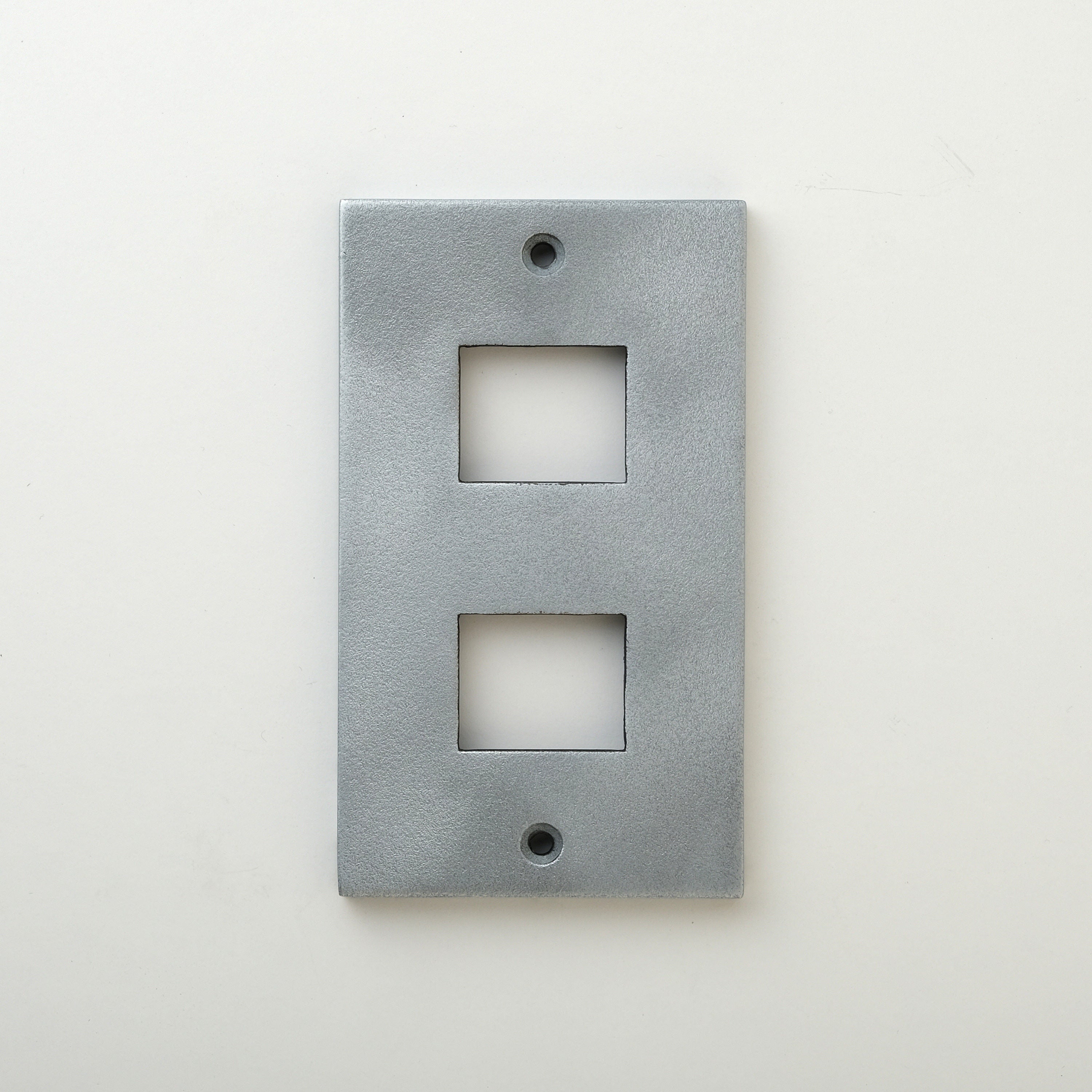 METAL PLATE 鋳肌 亜鉛 1連2口