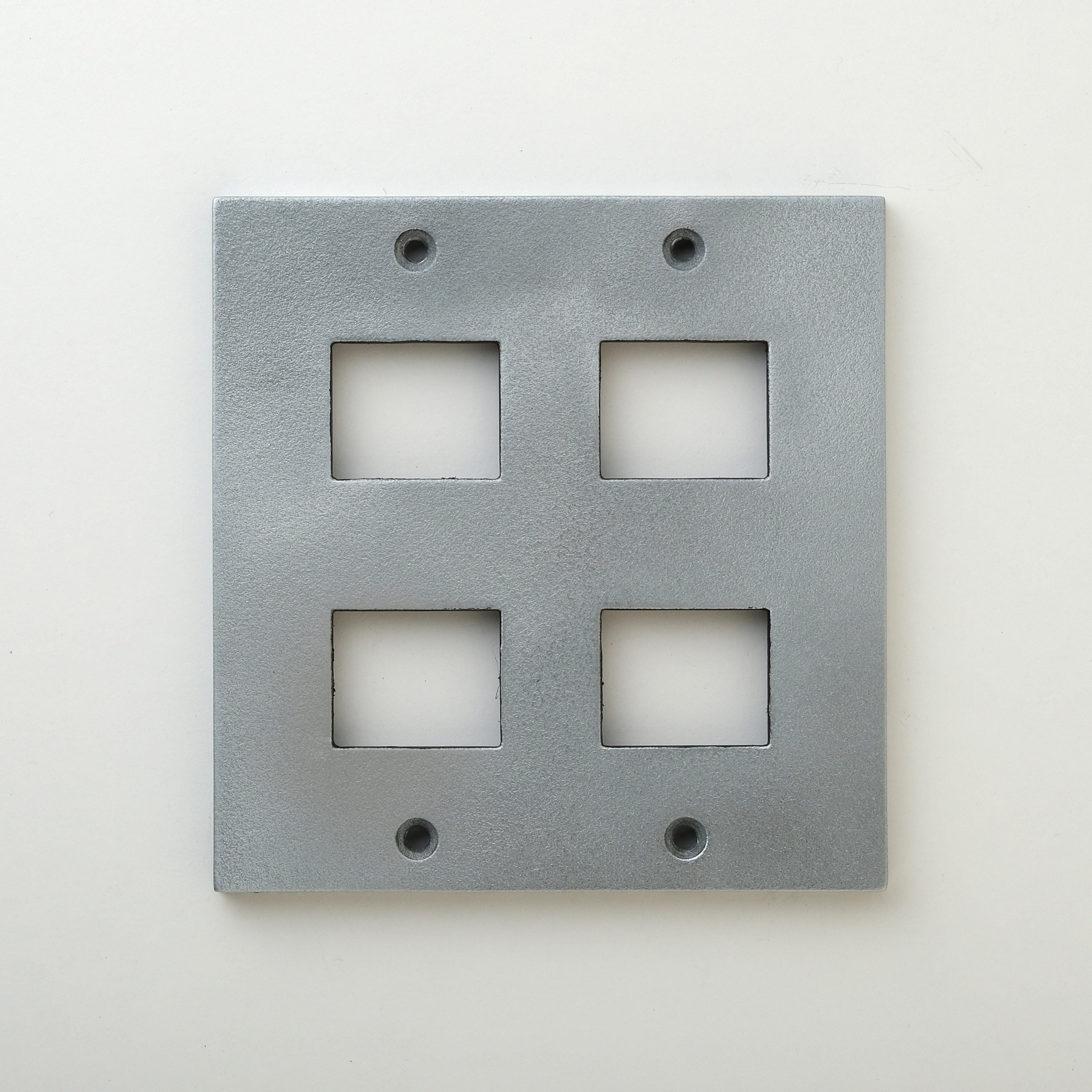 METAL PLATE 鋳肌 亜鉛 2連2口＋2口