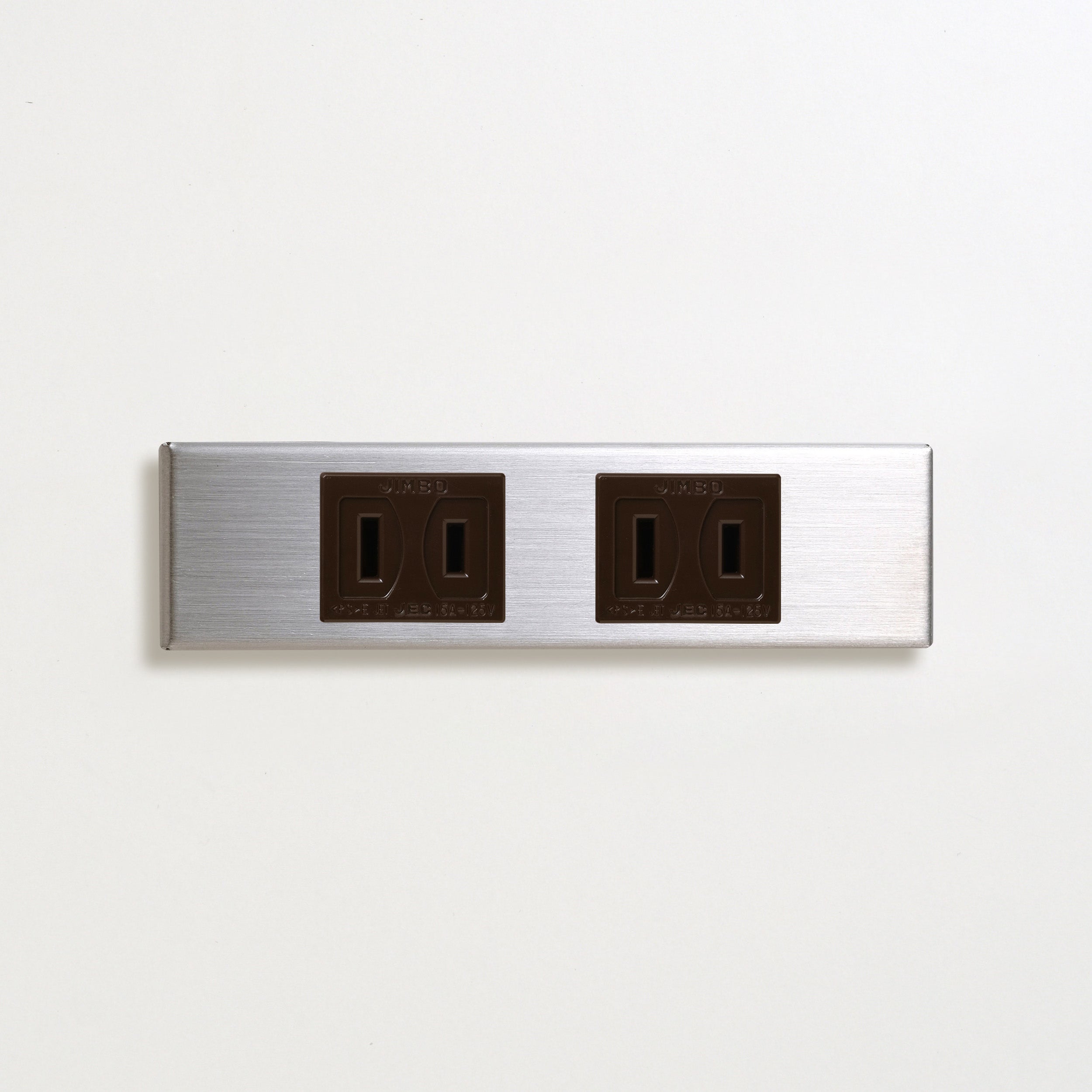 ステンレス（ヘアライン） 家具用プレート<br>+ NK 埋込コンセント チョコ ×２