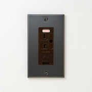 ステンレス（マットブラック）プレート <br>+ NK 埋込アースターミナル付接地15A、20Aコンセント 250V　チョコ