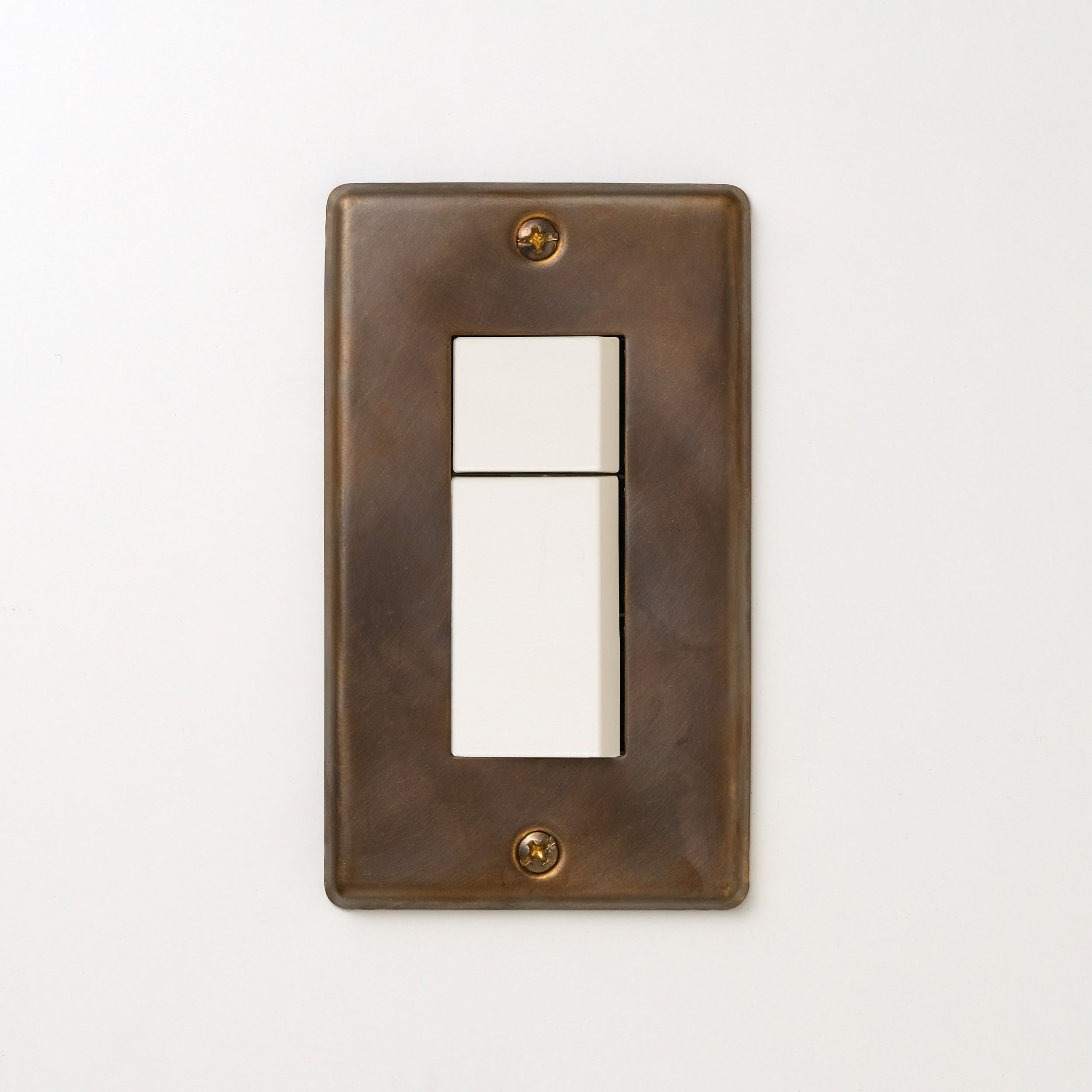 真鍮（燻し） プレート <br>+ NK スイッチダブル ホワイト