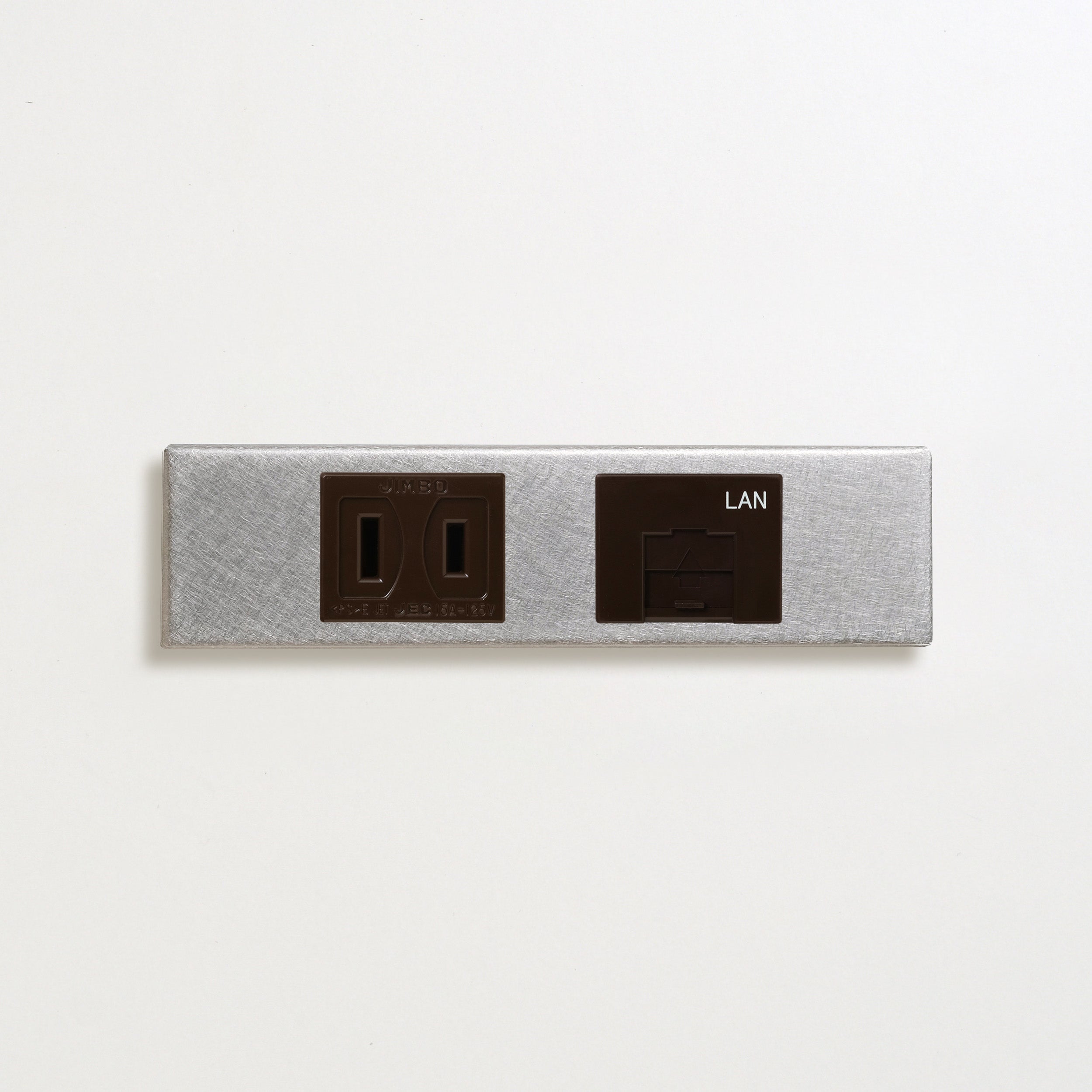 ステンレス（バイブレーション）家具用プレート<br>+ NK 埋込コンセント チョコ <br>+ NK 埋込モジュラジャック8極8心 チョコ