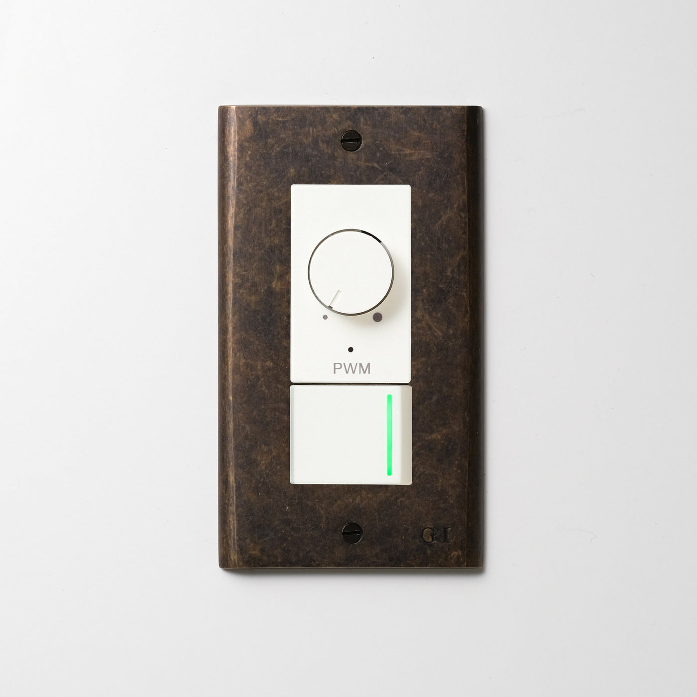 真鍮（エイジング）プレート <br>+ NK PWM制御方式(1ch)ライトコントロール＋片切、3路ガイドランプ（グリーン）スイッチ　 ホワイト