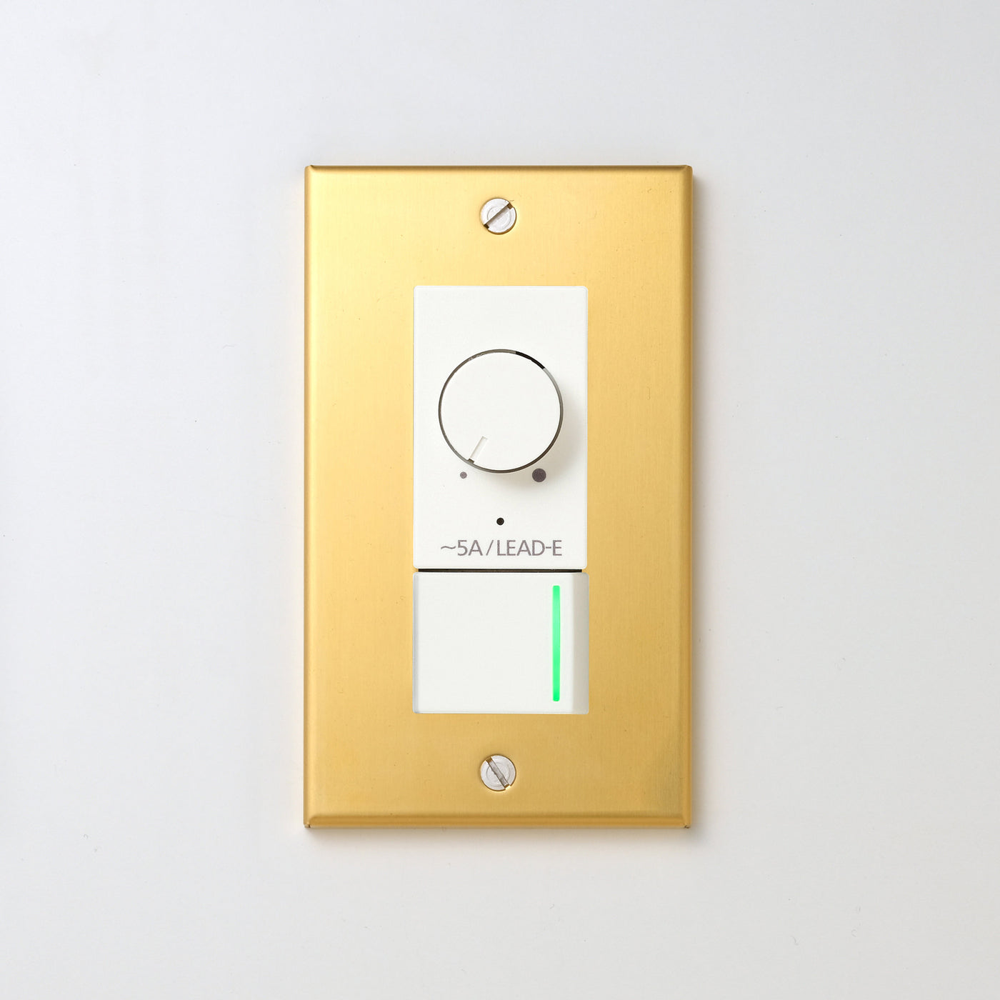 真鍮（素地） プレート <br>+ NK 正位相制御方式ライトコントロール＋片切、3路ガイドランプ（グリーン）スイッチ　 ホワイト