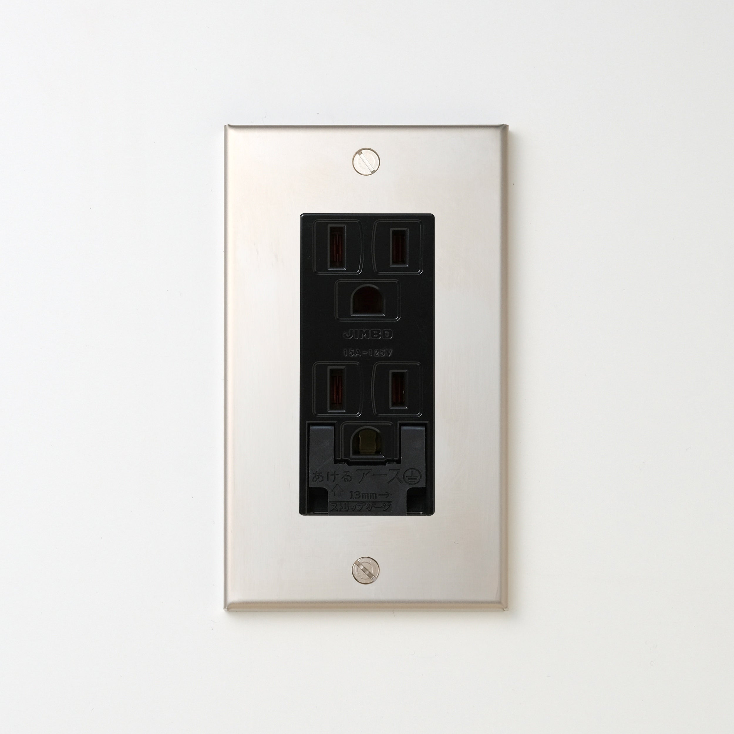 ステンレス素地 プレート <br>+ NK 埋込アースターミナル付接地ダブルコンセント　ブラック