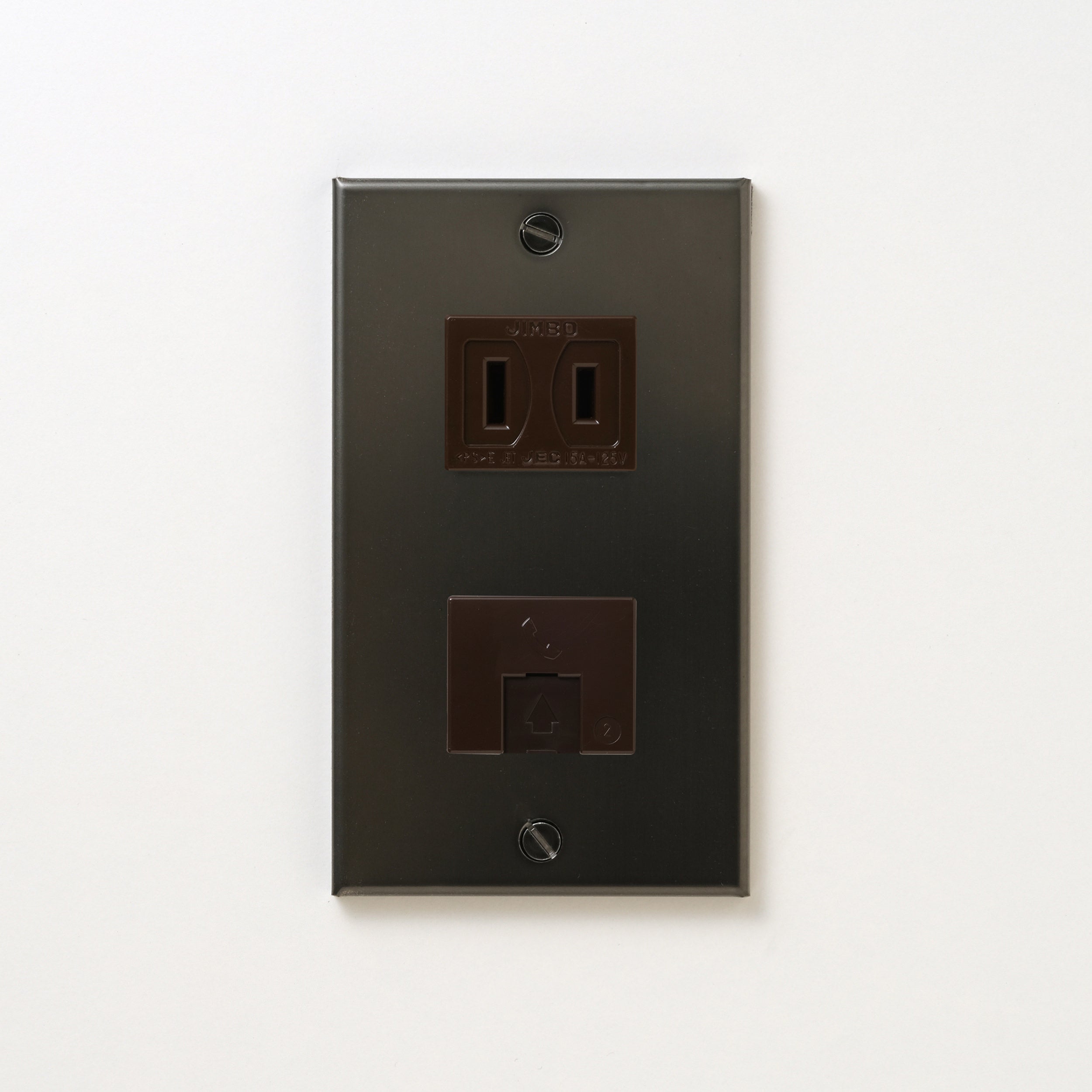 ステンレス（マットブラック）プレート<br>+ NK 埋込モジュラジャック6極2心 チョコ <br>+ NK 埋込コンセント チョコ