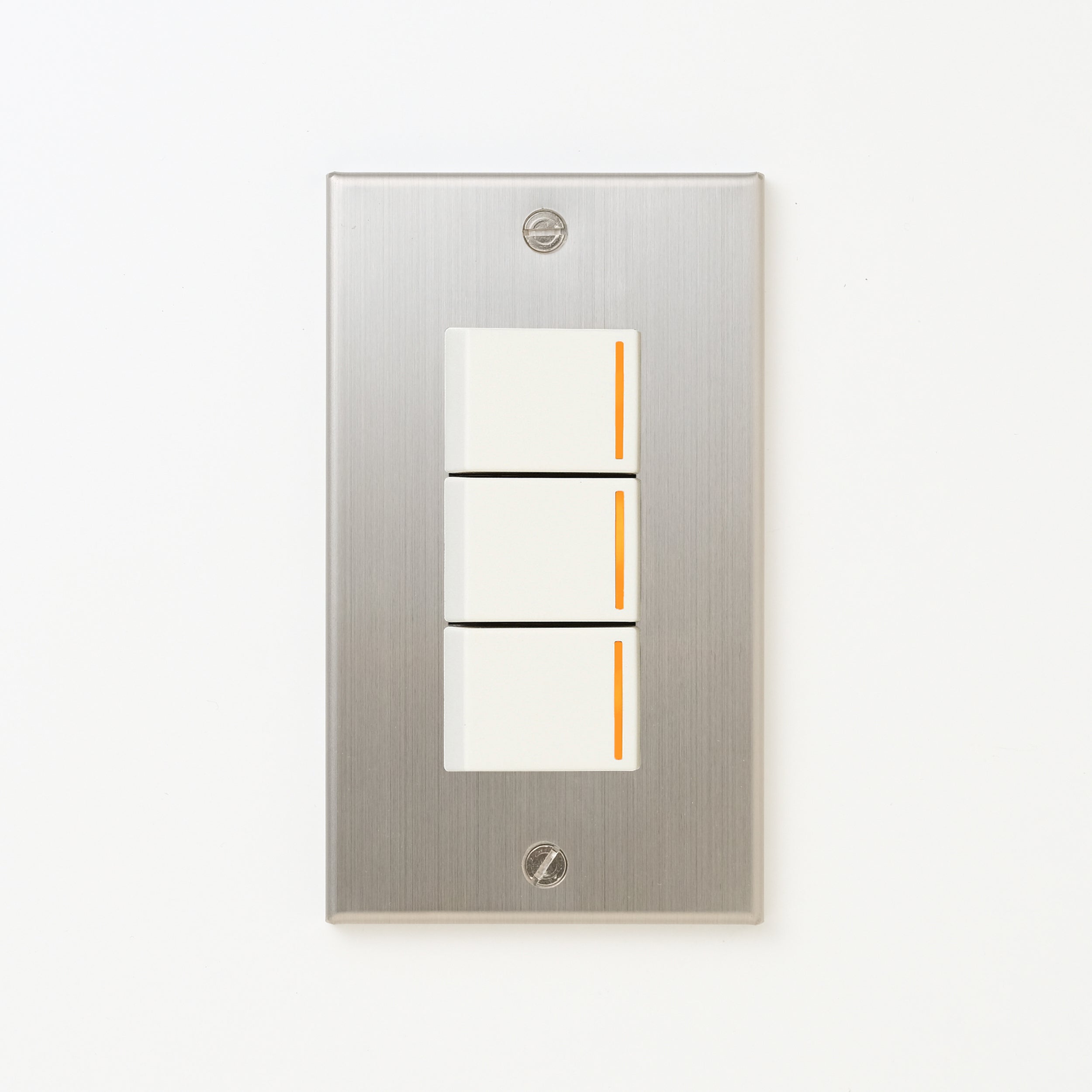 ステンレス（ヘアライン） プレート <br>+ NK 片切、3路チェックランプ（オレンジ）スイッチトリプル  ホワイト