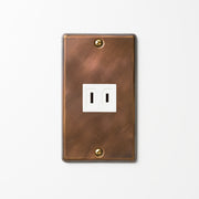 真鍮（燻し） プレート<br>+ NK 埋込コンセント ホワイト