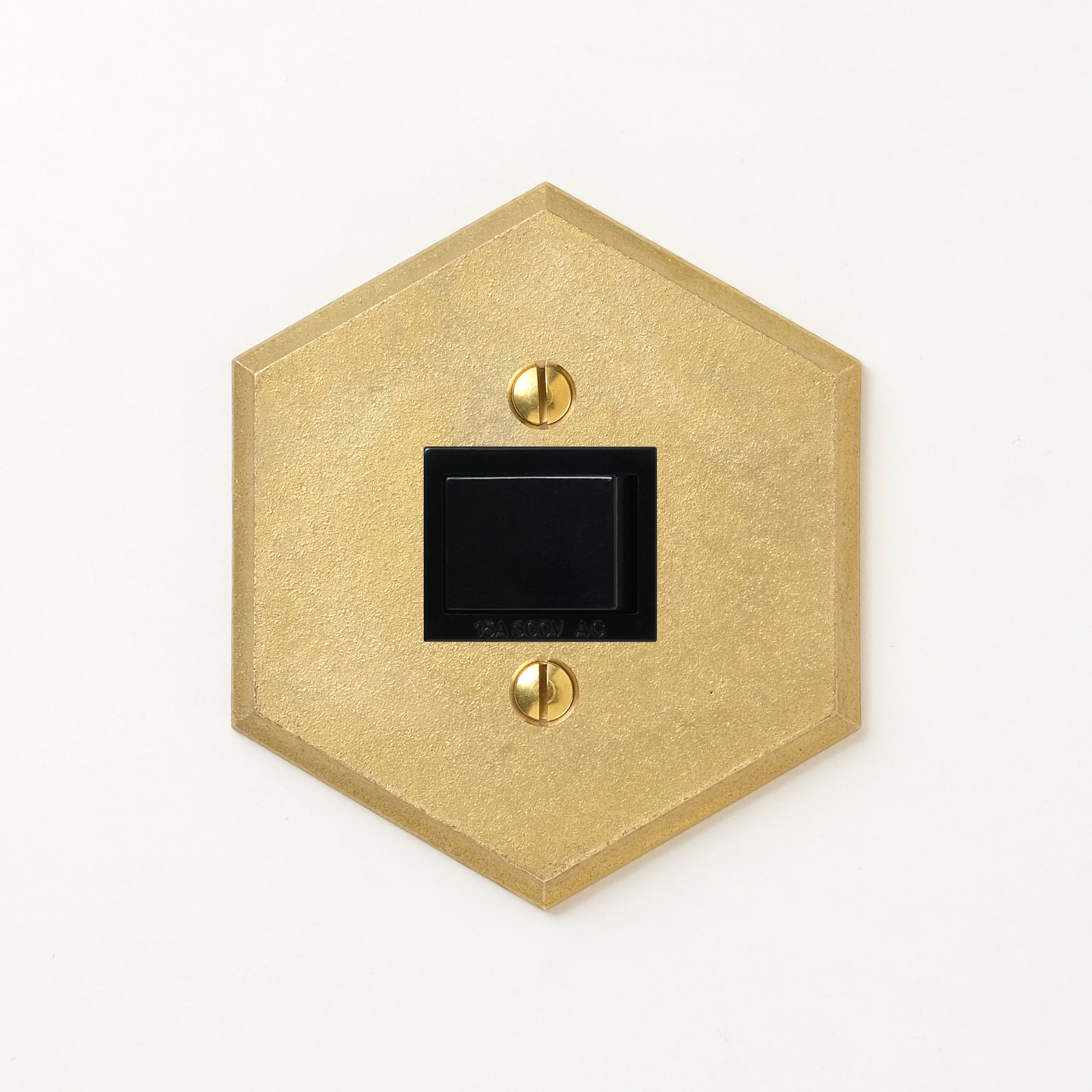 真鍮鋳造プレート（鋳肌） 半連１口用 六角 <br>+ パナソニック 埋込スイッチ シングル ブラック