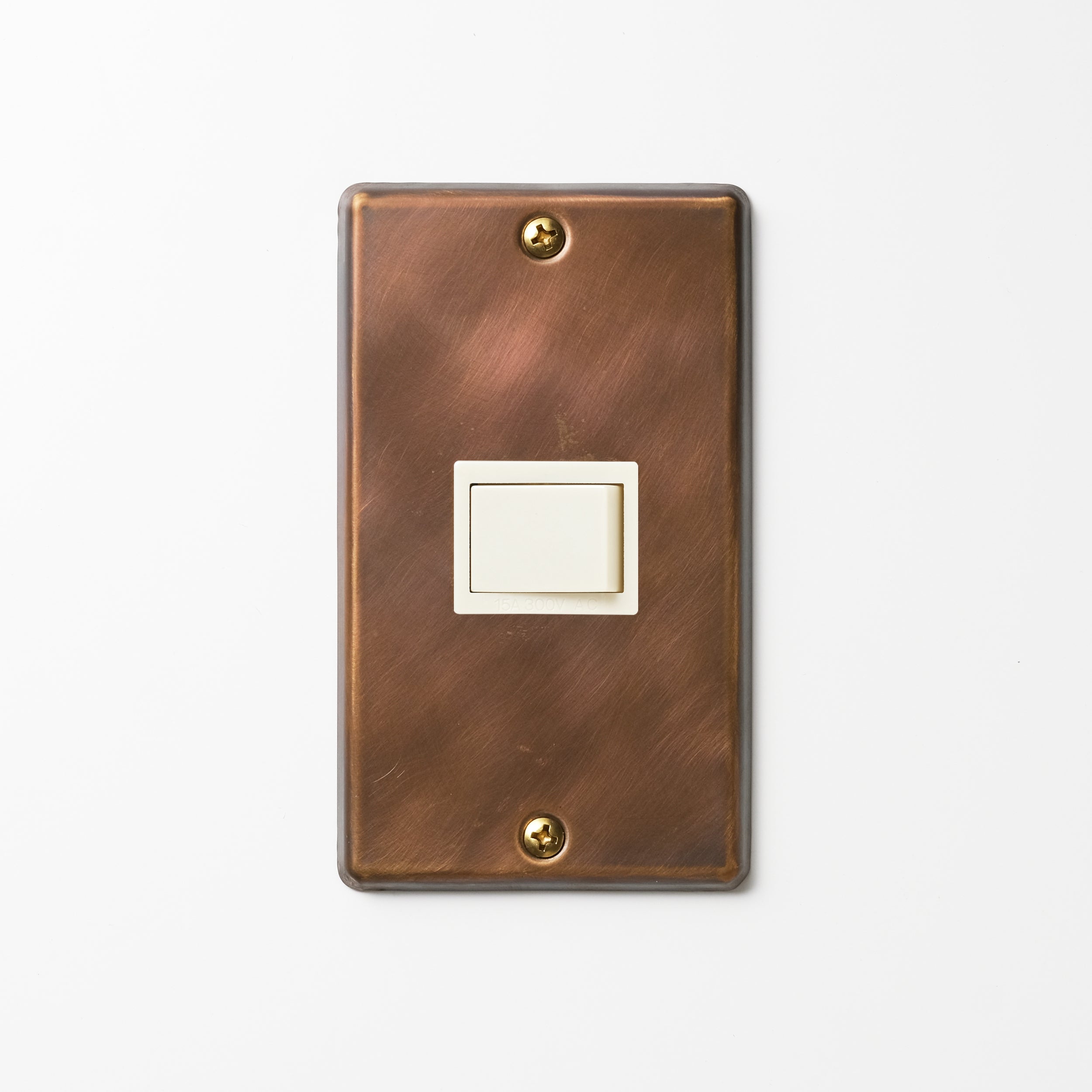 真鍮（燻し） プレート<br>+ パナソニック 埋込スイッチ シングル ホワイト