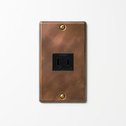 真鍮（燻し） プレート<br>+ NK 埋込コンセント ブラック