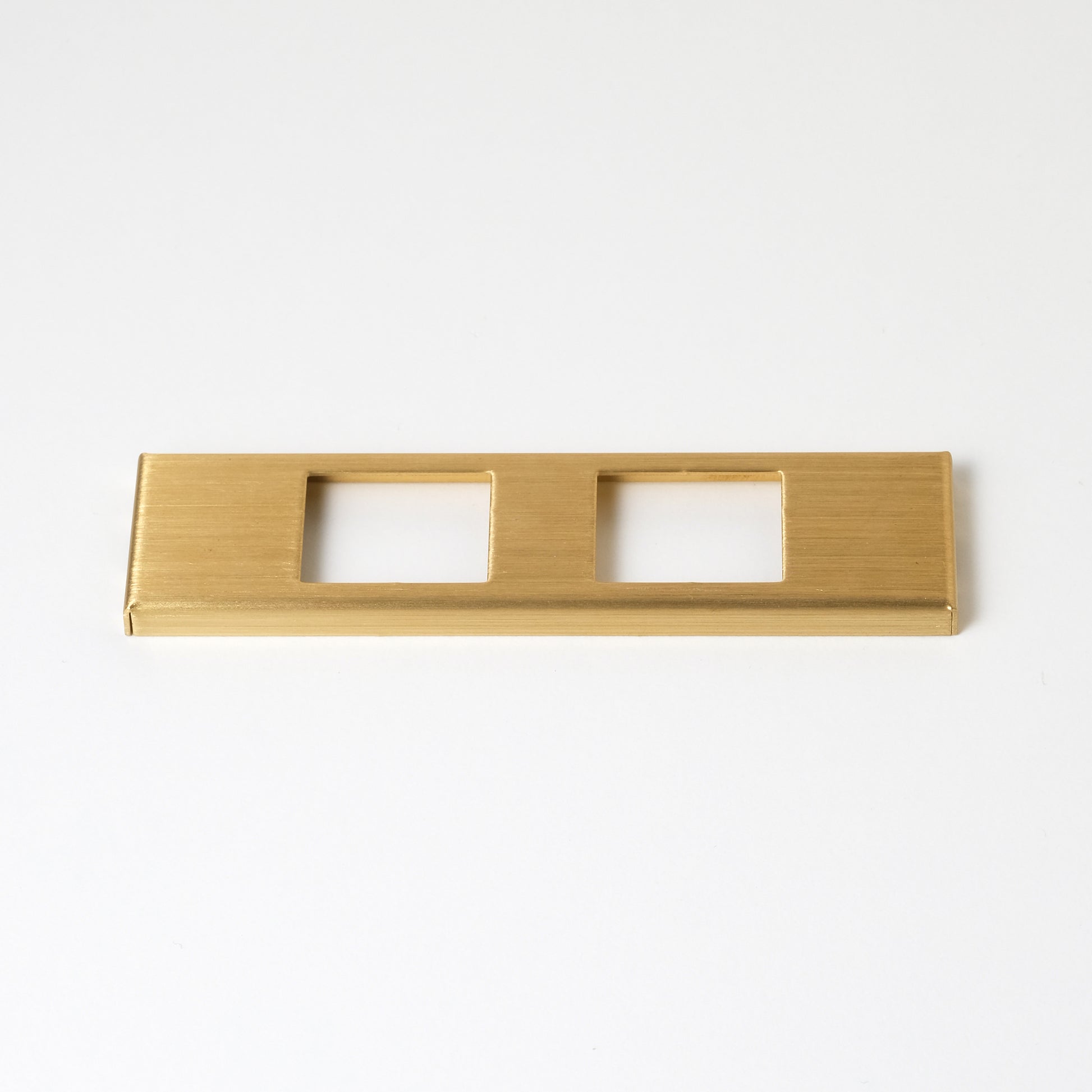 コンセンティック 真鍮ヘアライン プレート 家具用プレート２口用 