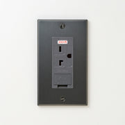 ステンレス（マットブラック）プレート <br>+ NK 埋込アースターミナル付接地15A、20Aコンセント 250V　グレー