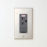 ステンレス素地 プレート <br>+ NK 埋込アースターミナル付接地15A、20Aコンセント 250V　グレー