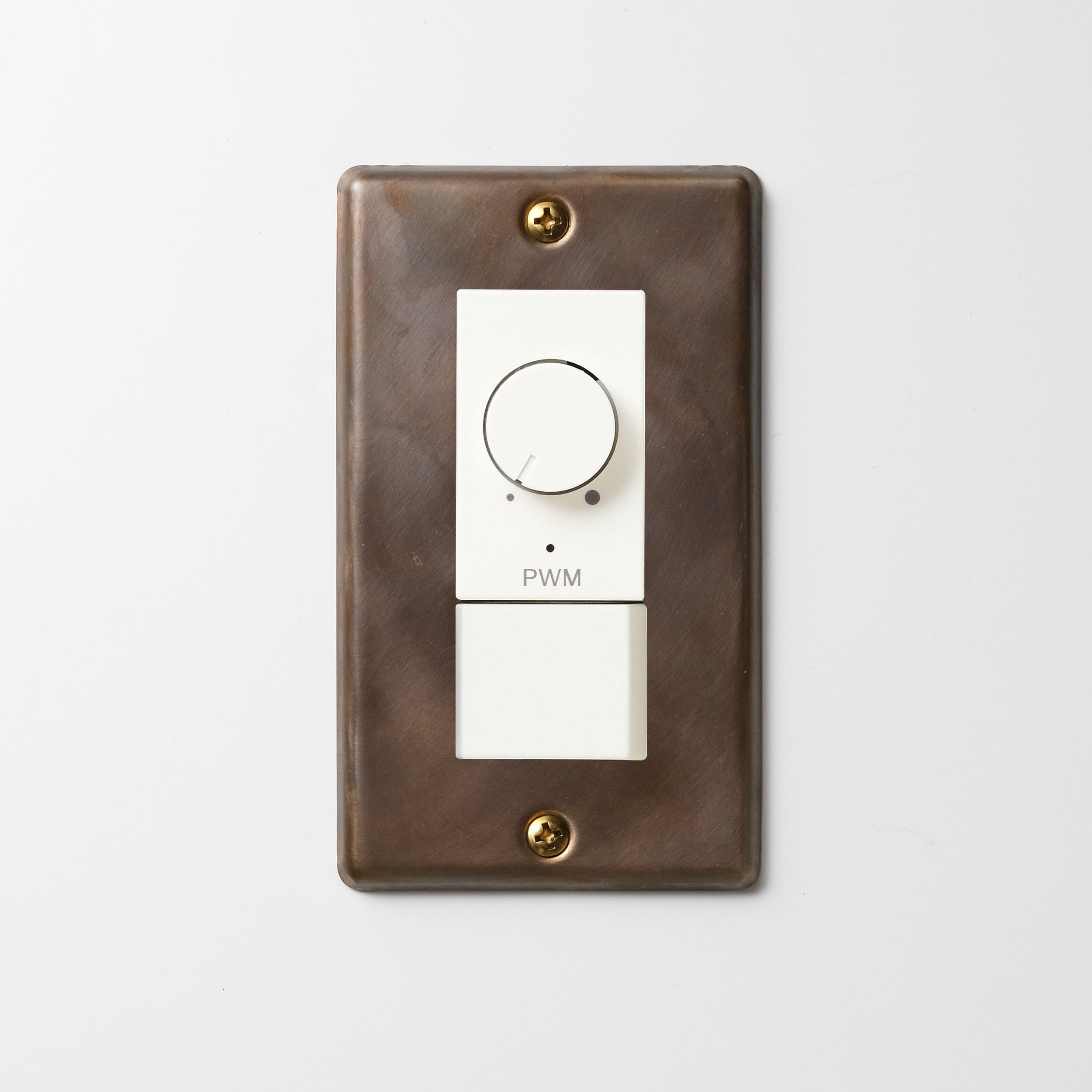 真鍮（燻し） プレート <br>+ NK PWM制御方式(1ch)ライトコントロール＋片切、3路スイッチ　 ホワイト