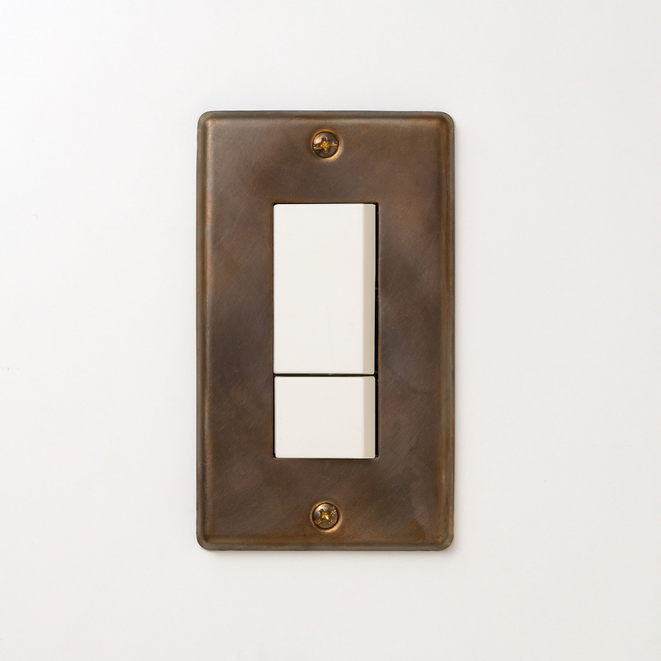 真鍮（燻し） プレート <br>+ NK スイッチダブル ホワイト