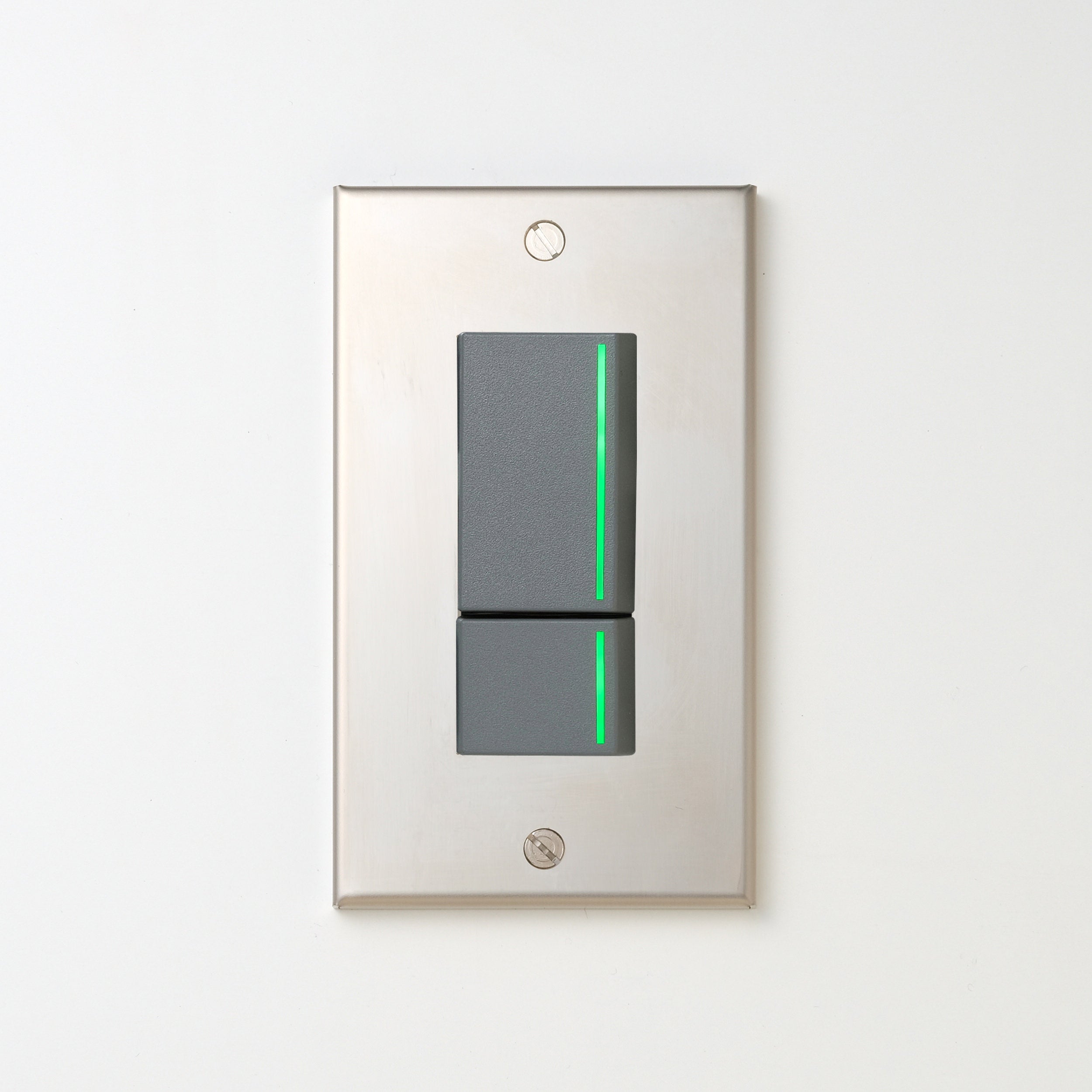 ステンレス素地 プレート <br>+ NK 片切、3路ガイドランプ（グリーン）スイッチダブル（上段大）  グレー