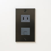 ステンレス（マットブラック）プレート<br>+ NK 埋込モジュラジャック6極2心 グレー <br>+ NK 埋込コンセント グレー