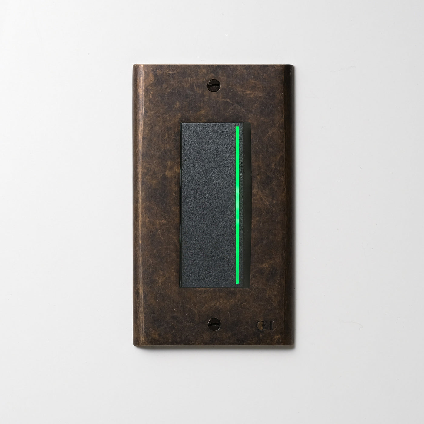 真鍮（エイジング）プレート <br>+ NK 片切、3路ガイドランプ（グリーン）付スイッチシングル  ブラック