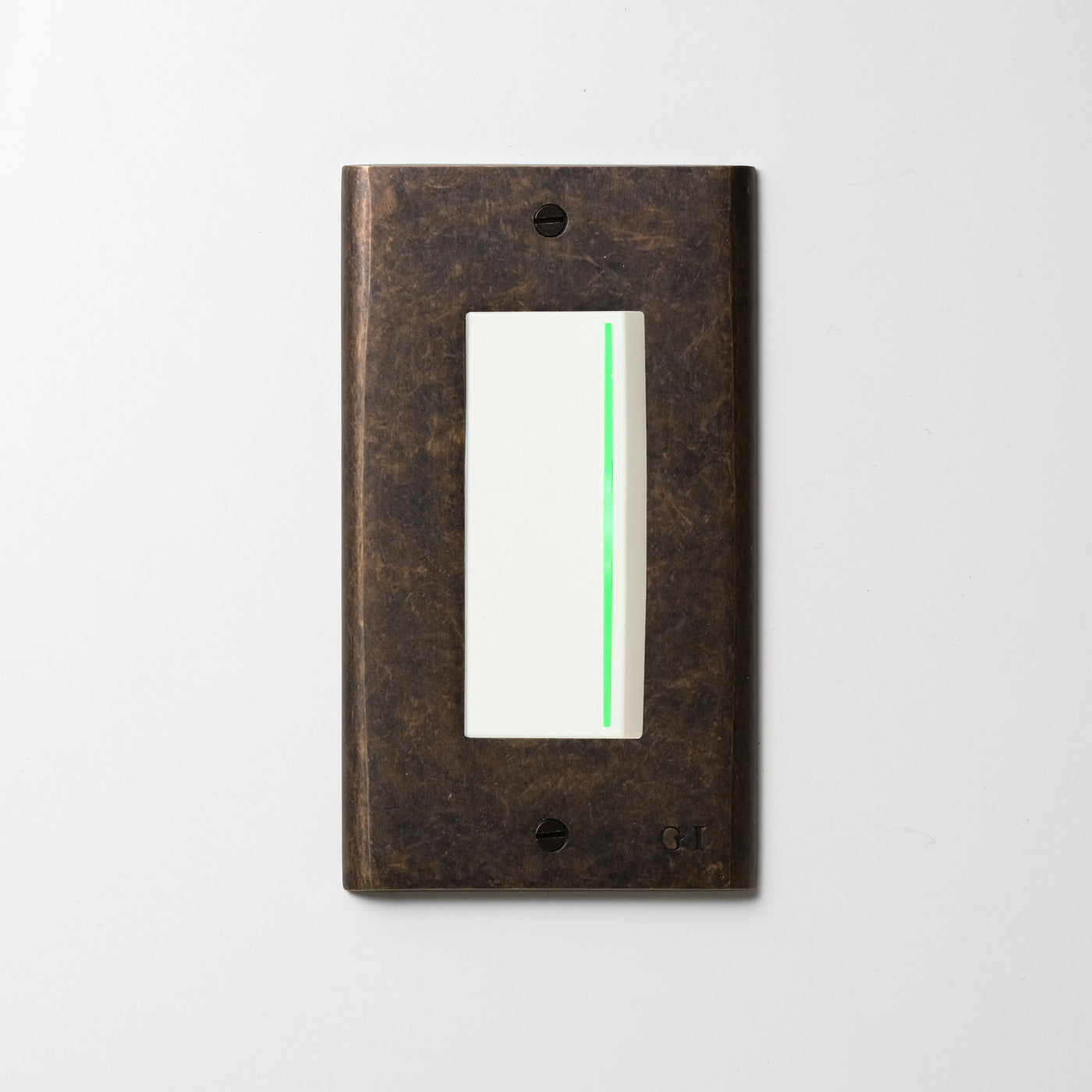 真鍮（エイジング）プレート <br>+ NK 片切、3路ガイドランプ（グリーン）付スイッチシングル  ホワイト