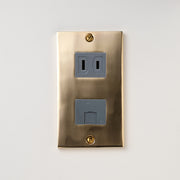 真鍮砂型鋳造（磨き）プレート<br>+ NK 埋込モジュラジャック6極2心 グレー <br>+ NK 埋込コンセント グレー