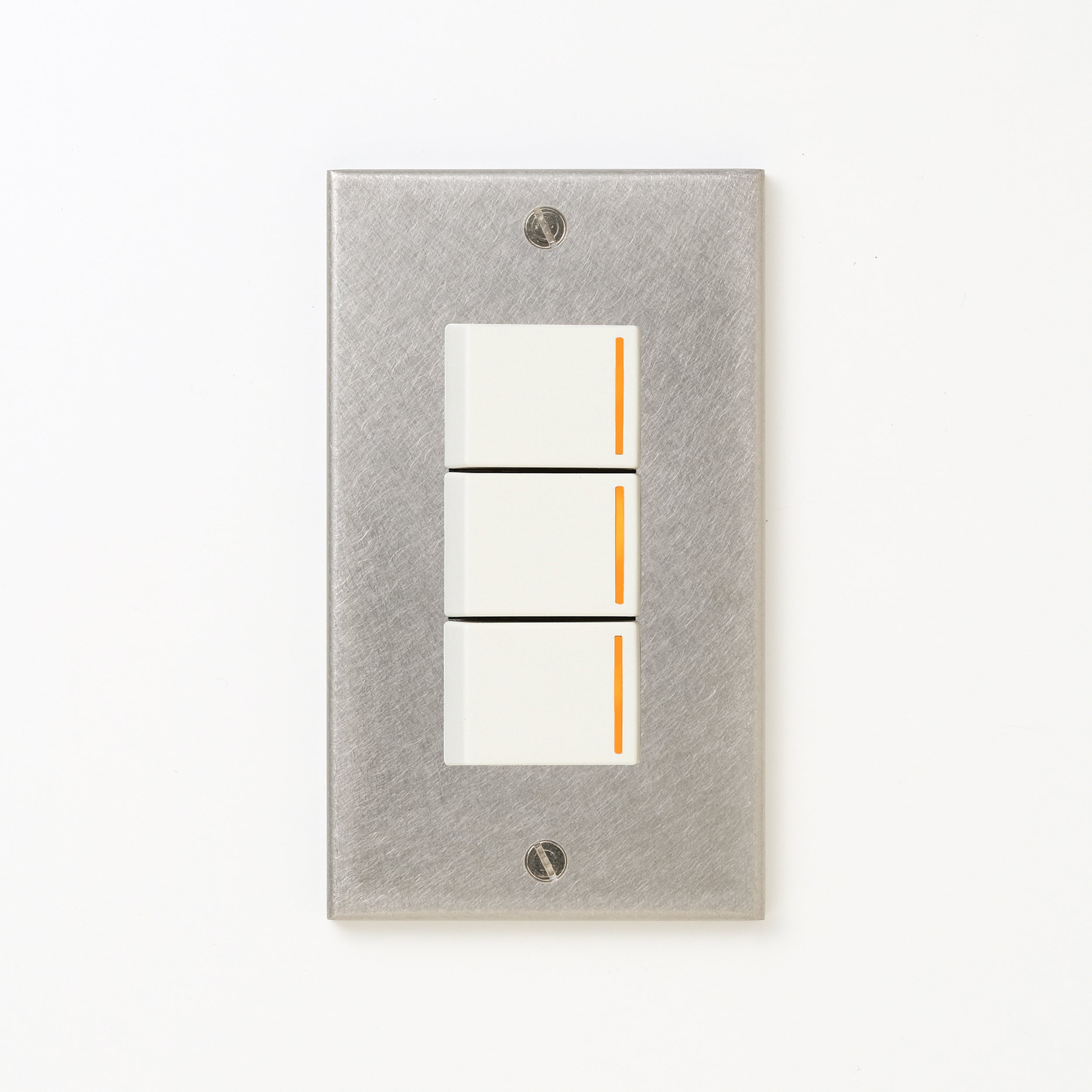 ステンレス（バイブレーション）プレート <br>+ NK 片切、3路チェックランプ（オレンジ）スイッチトリプル  ホワイト