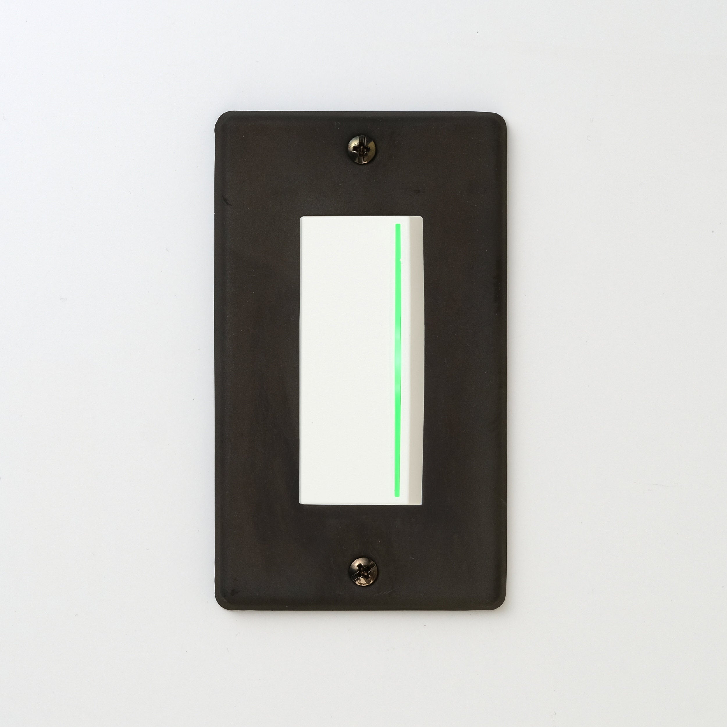 ステンレス（黒染）プレート <br>+ NK 片切、3路ガイドランプ（グリーン）付スイッチシングル  ホワイト