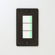 ステンレス（黒染）プレート <br>+ NK 片切、3路ガイドランプ（グリーン）スイッチトリプル  ホワイト