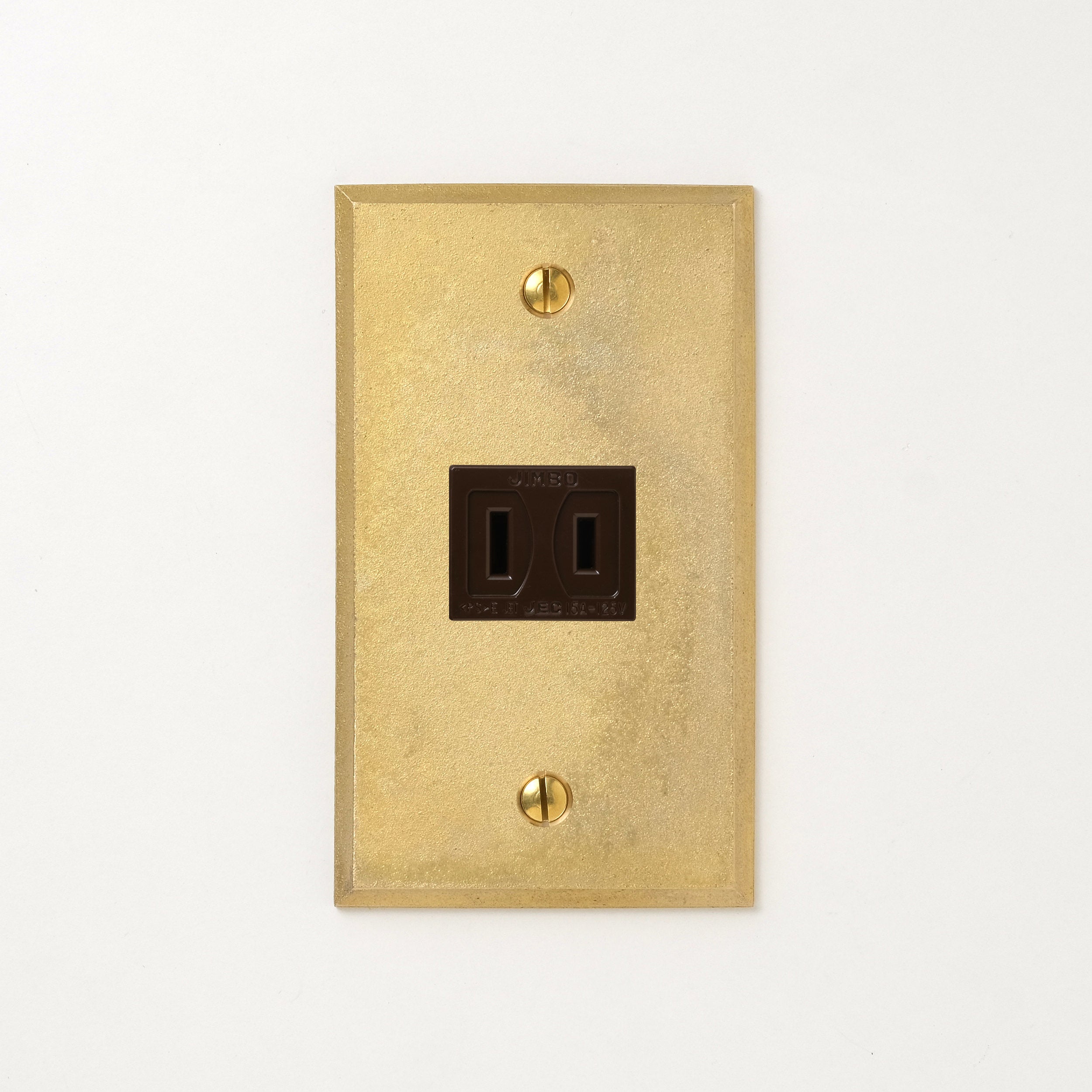 真鍮鋳造プレート（鋳肌） <br>+ NK 埋込コンセント チョコ