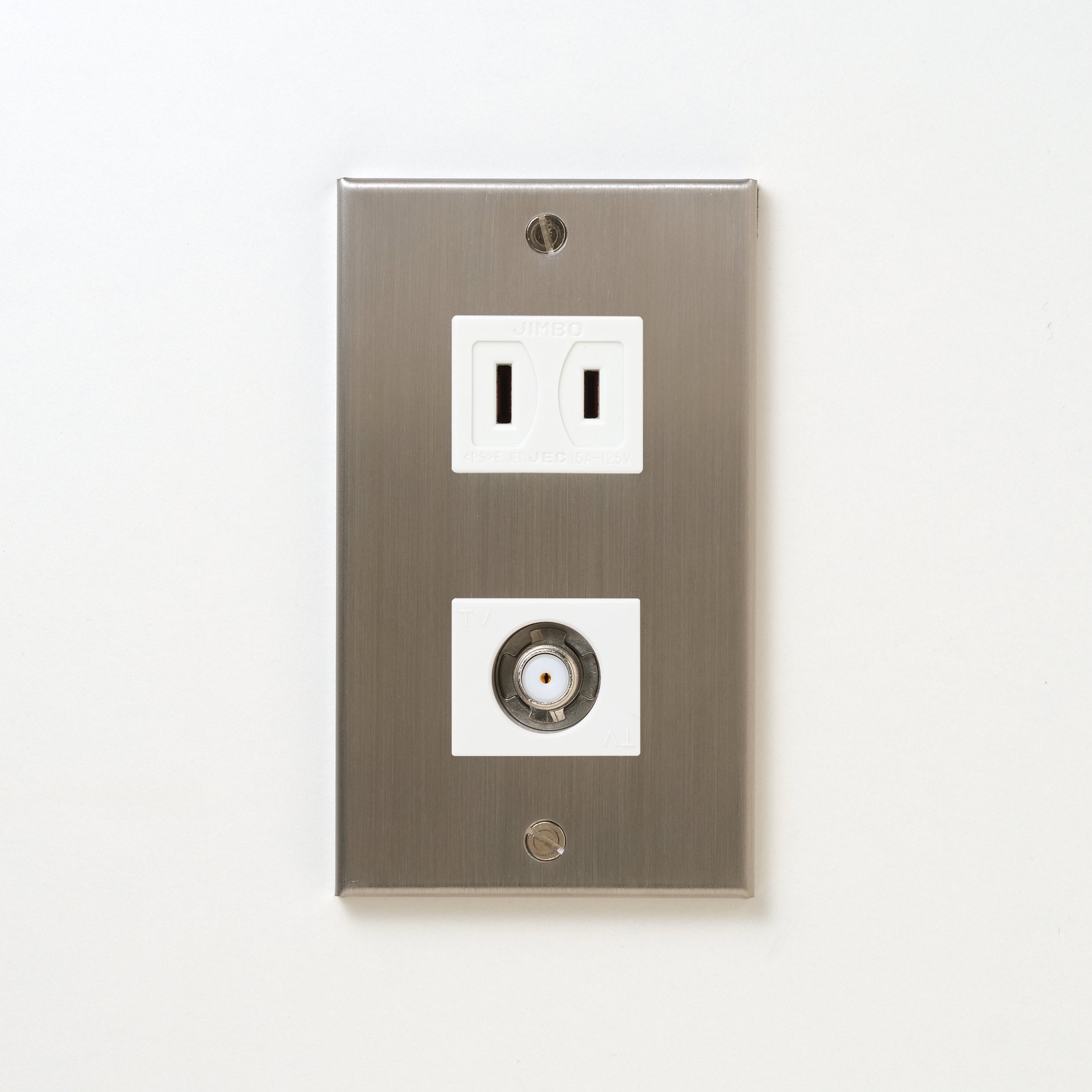 ステンレス（ヘアライン） プレート<br>+ NK 新4K8K衛星放送対応 埋込小型高シールドテレビ端子 ホワイト <br>+ NK 埋込コンセント ホワイト