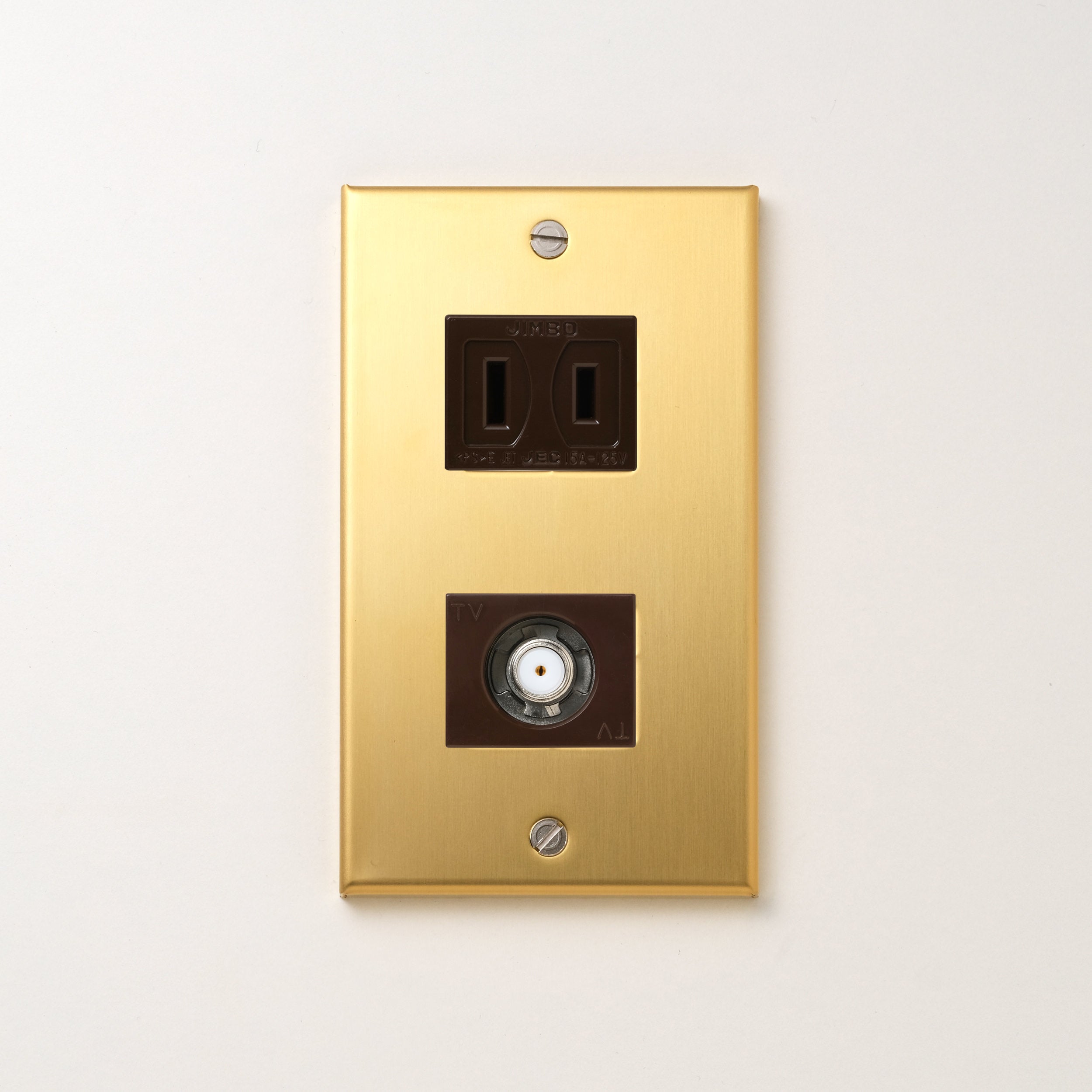 真鍮（素地） プレート<br>+ NK 新4K8K衛星放送対応 埋込小型高シールドテレビ端子 チョコ <br>+ NK 埋込コンセント チョコ