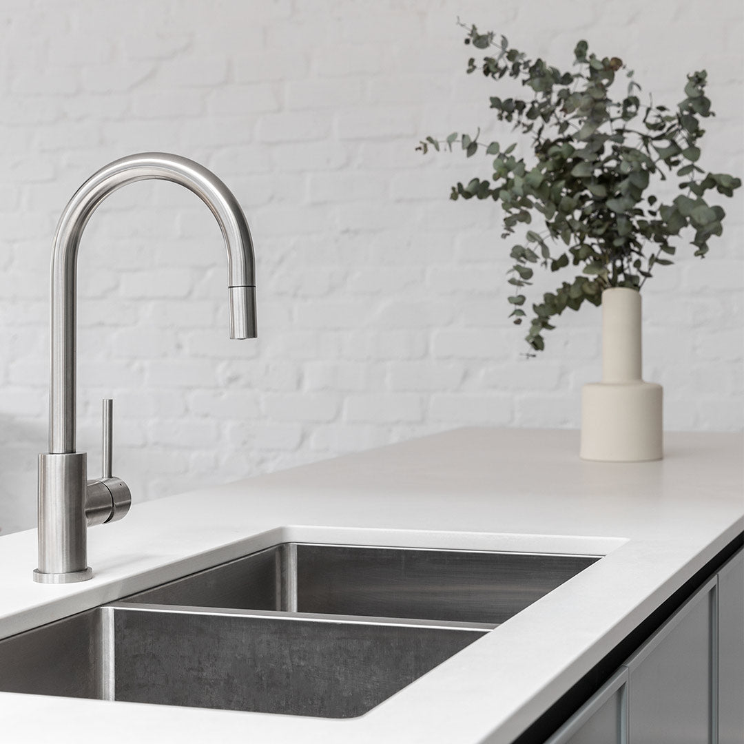 エリシアン・台付1穴 キッチン用混合水栓　ハンドシャワータイプ ステンレススチール