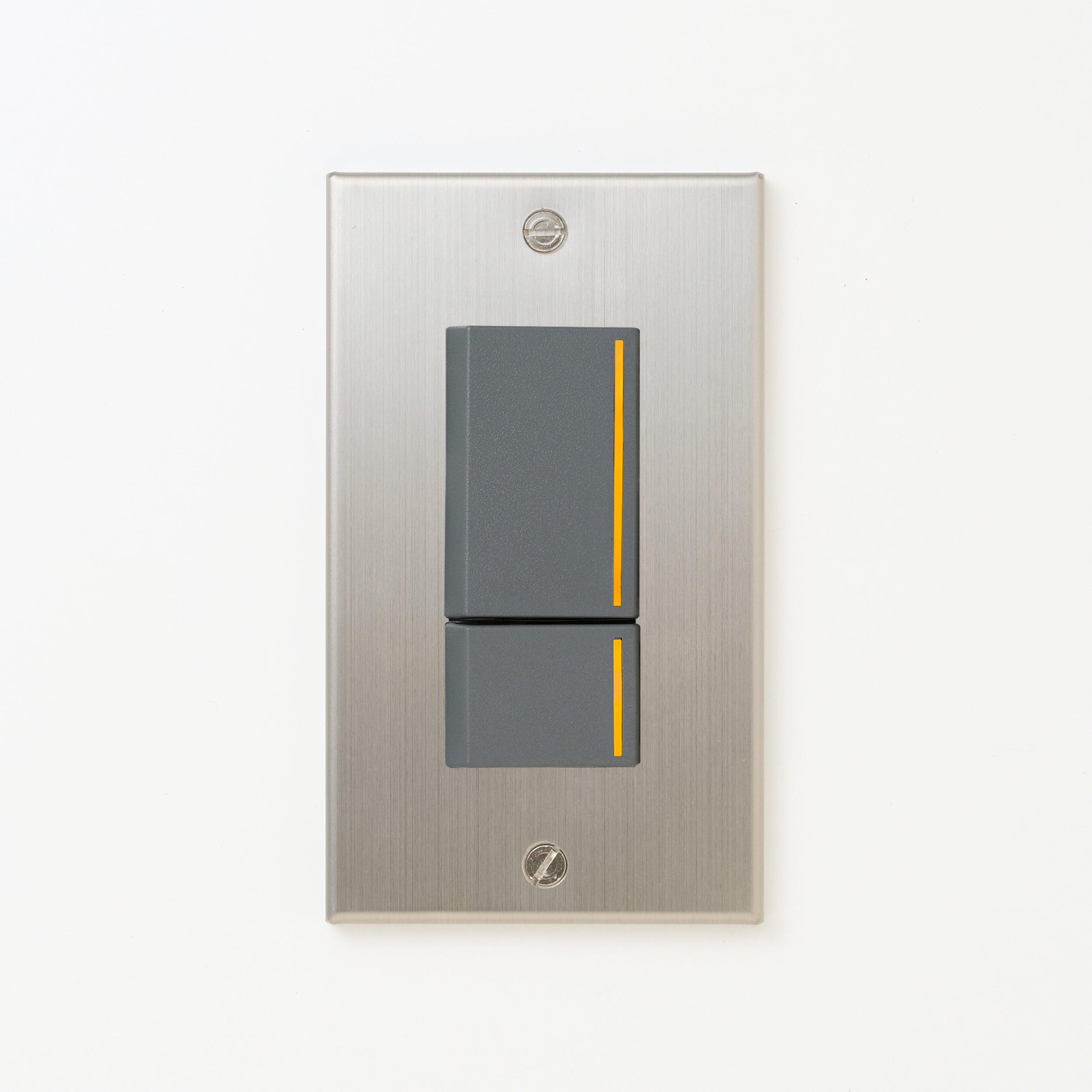 ステンレス（ヘアライン） プレート <br>+ NK 片切、3路チェックランプ（オレンジ）スイッチダブル（上段大）  グレー