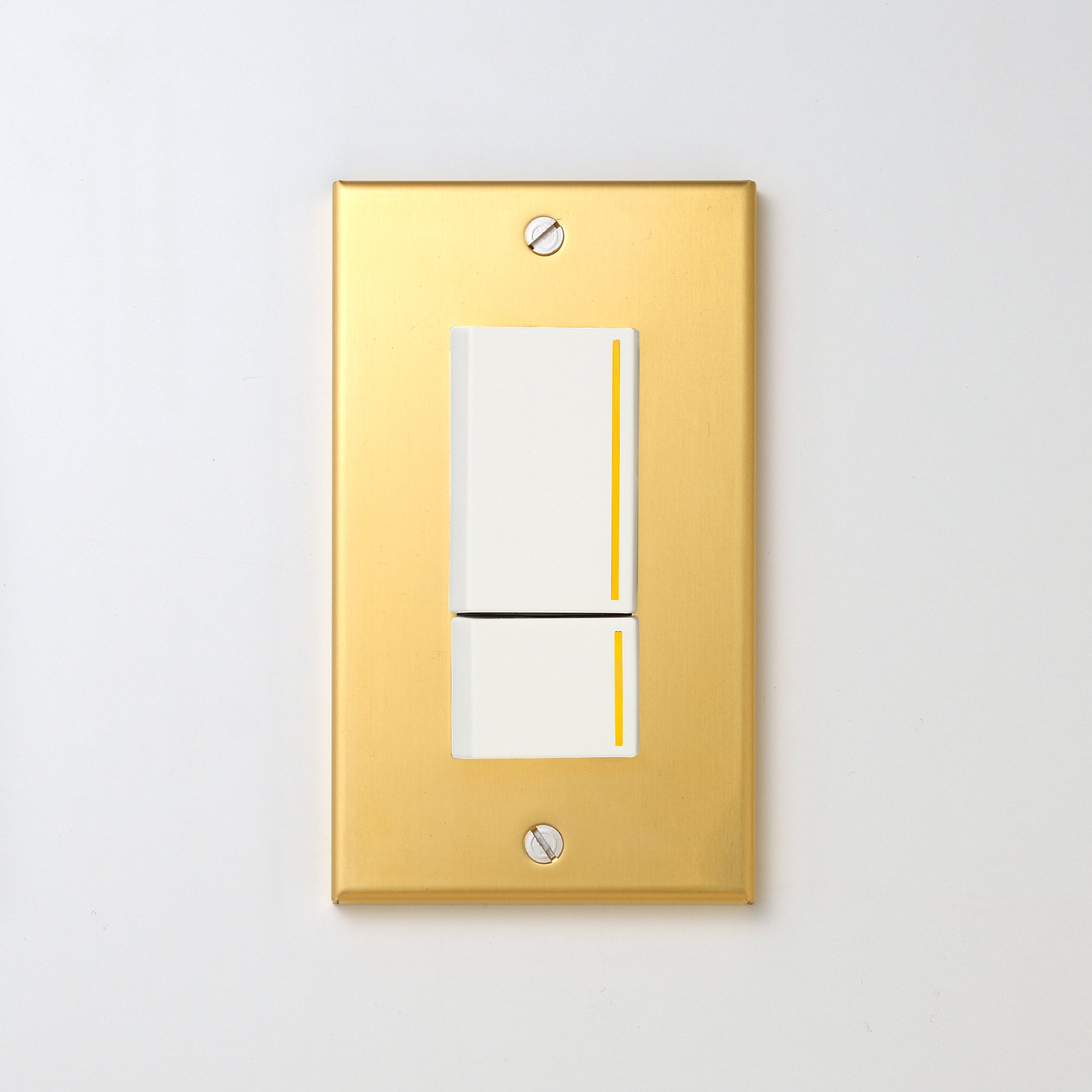 真鍮（素地） プレート <br>+ NK 片切、3路チェックランプ（オレンジ）スイッチダブル（上段大）  ホワイト