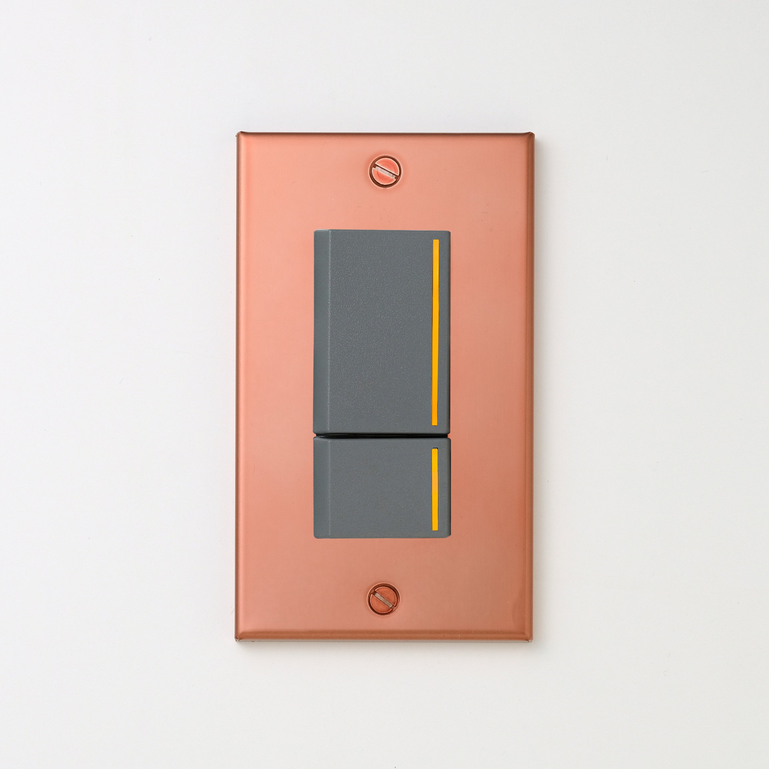 銅色（マット） プレート <br>+ NK 片切、3路チェックランプ（オレンジ）スイッチダブル（上段大）  グレー