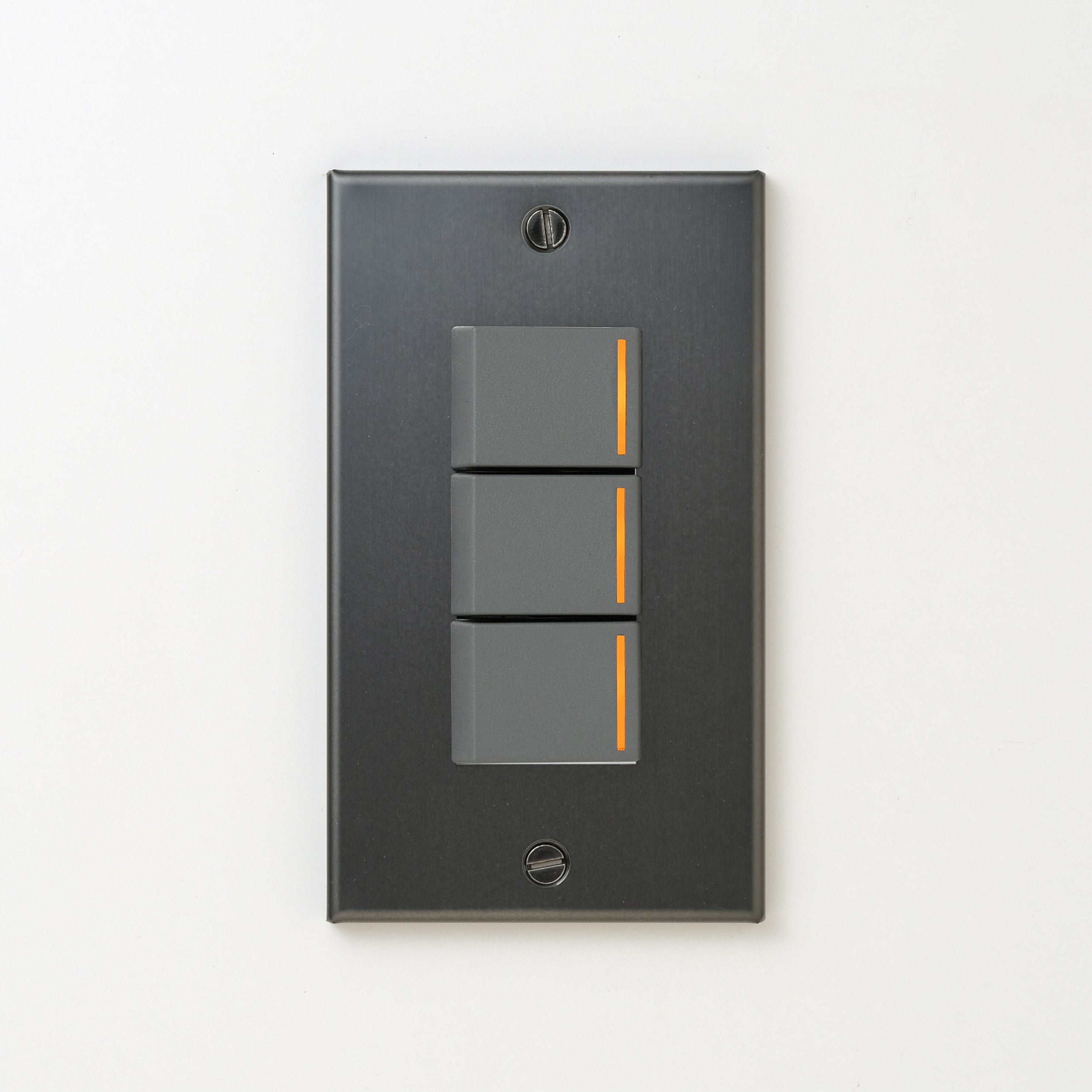 ステンレス（マットブラック）プレート <br>+ NK 片切、3路チェックランプ（オレンジ）スイッチトリプル  グレー