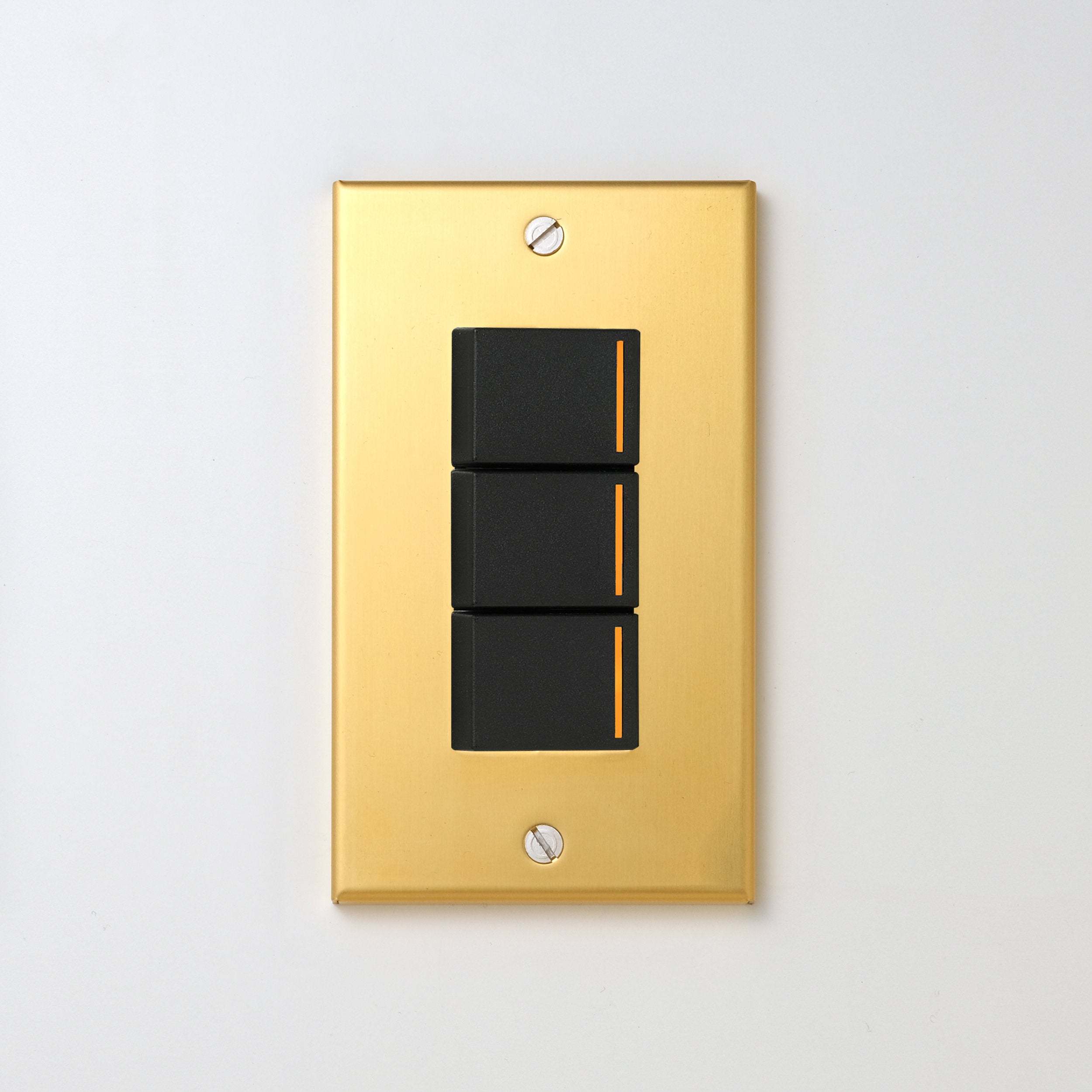 真鍮（素地） プレート <br>+ NK 片切、3路チェックランプ（オレンジ）スイッチトリプル  ブラック