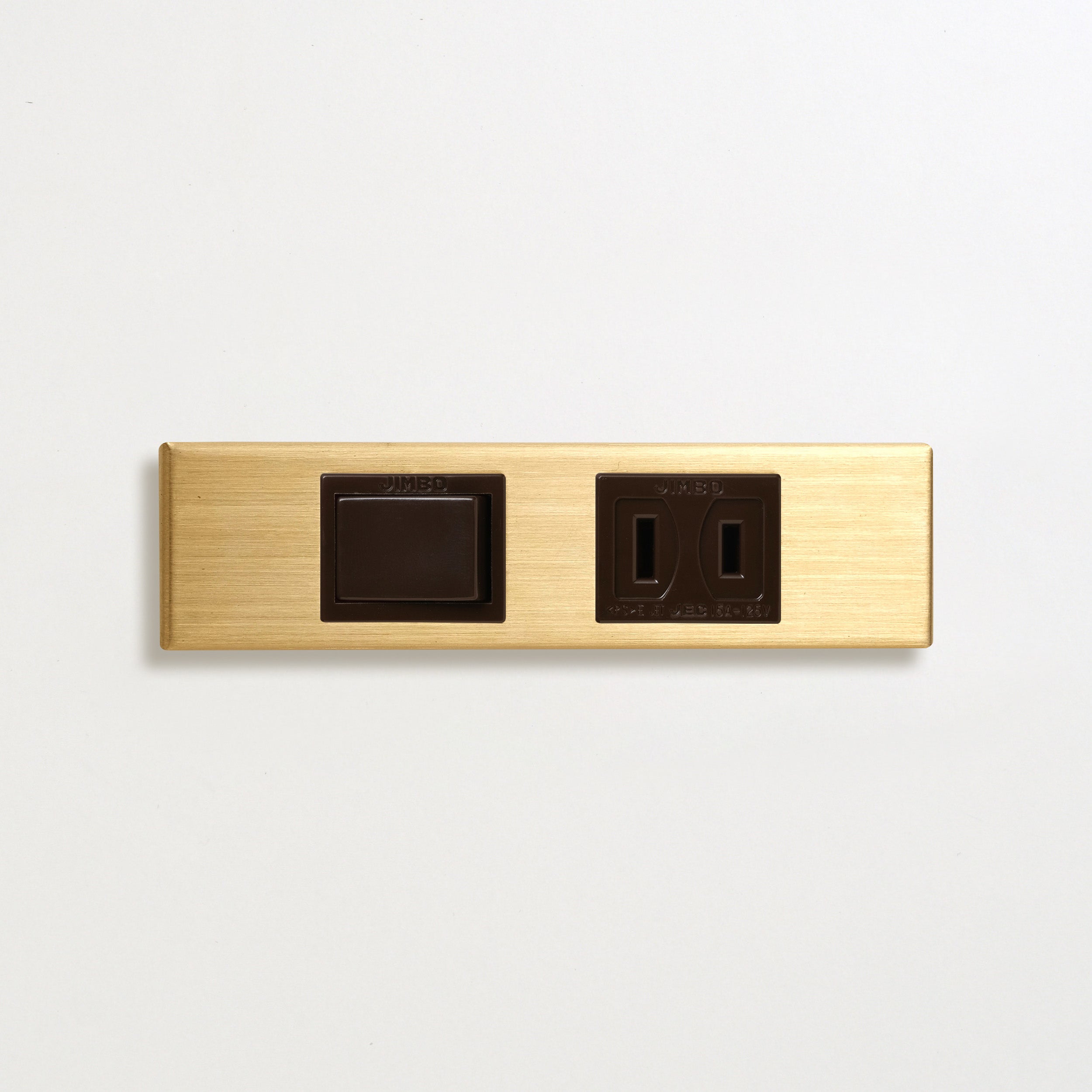 真鍮（ヘアライン） プレート 家具用プレート<br>+ NK対応 埋込スイッチ シングル チョコ <br>+ NK 埋込コンセント チョコ