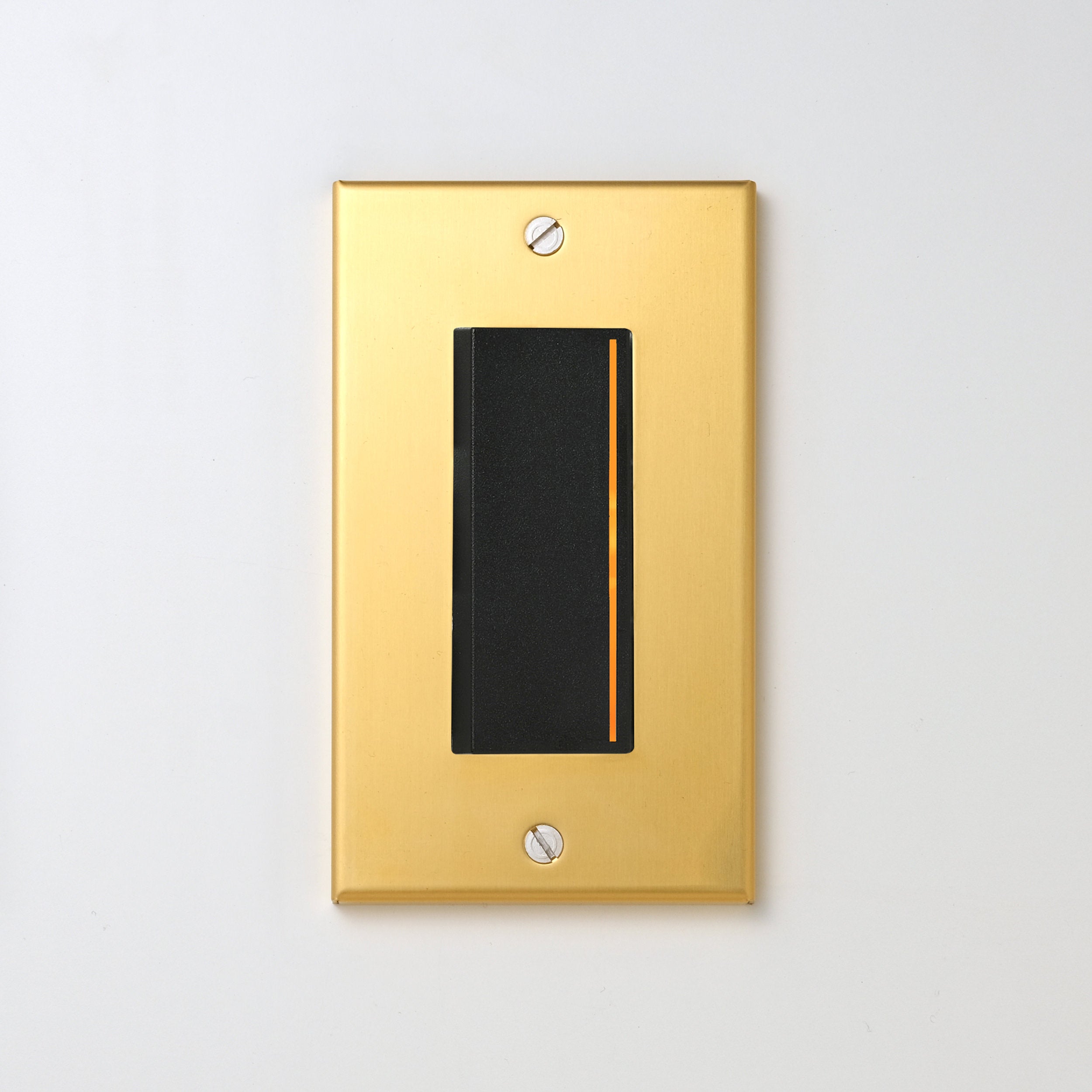 真鍮（素地） プレート <br>+ NK 片切、3路チェックランプ（オレンジ）付スイッチシングル  ブラック