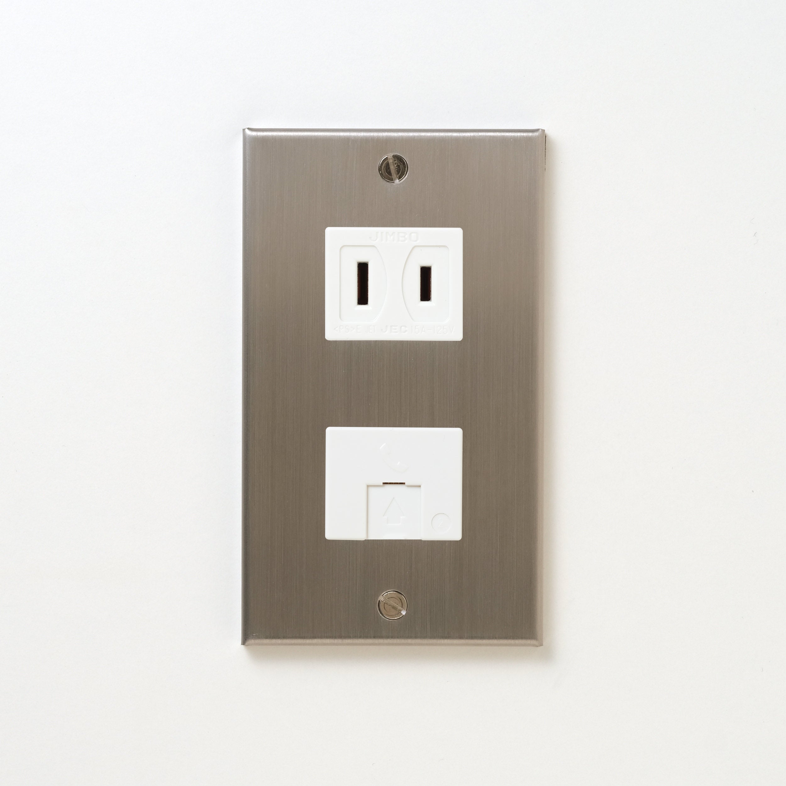 ステンレス（ヘアライン） プレート<br>+ NK 埋込モジュラジャック6極2心 ホワイト <br>+ NK 埋込コンセント ホワイト