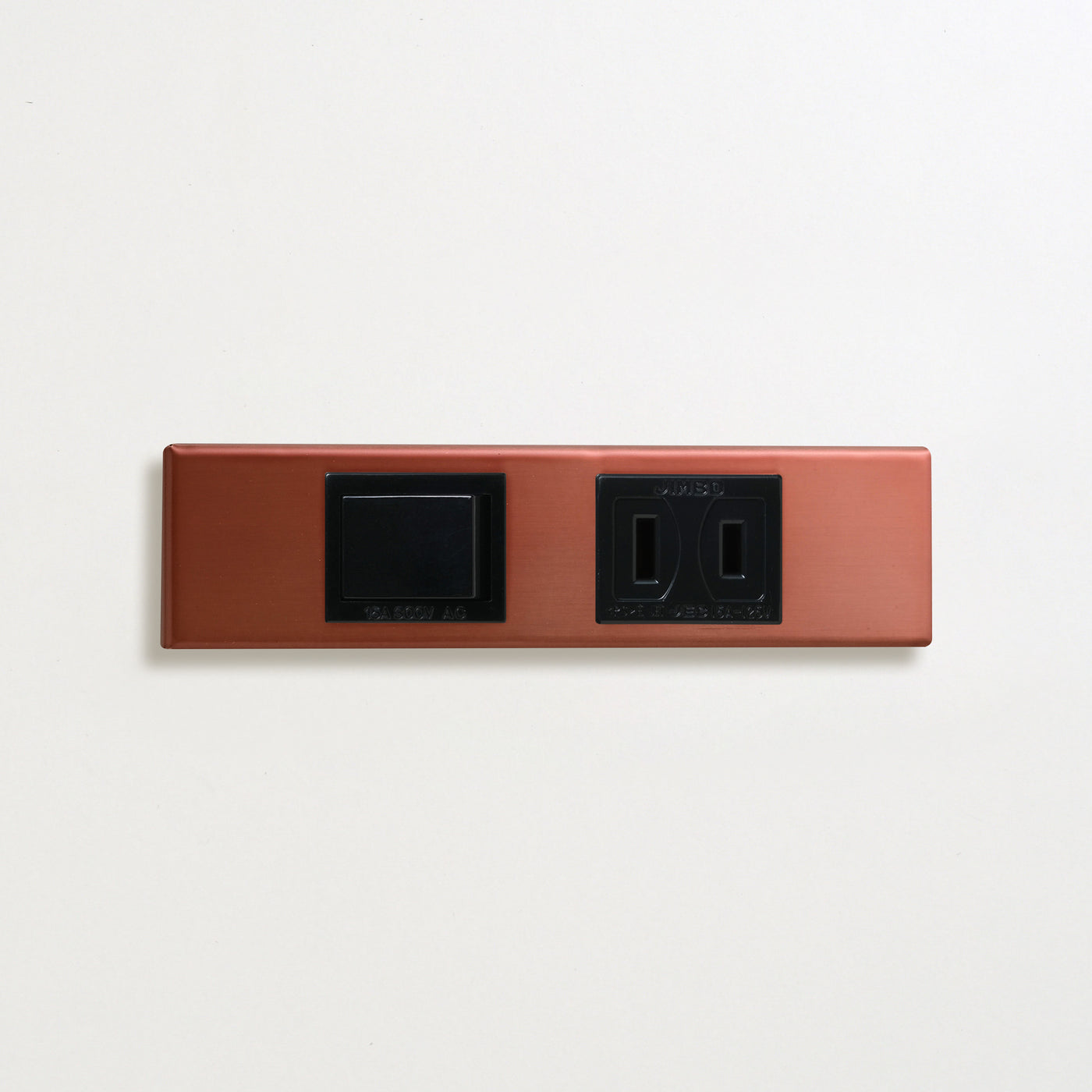 銅色（マット） 家具用プレート<br>+ パナソニック 埋込スイッチ シングル ブラック <br>+ NK 埋込コンセント ブラック