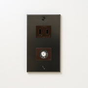 ステンレス（マットブラック）プレート<br>+ NK 新4K8K衛星放送対応 埋込小型高シールドテレビ端子 チョコ <br>+ NK 埋込コンセント チョコ